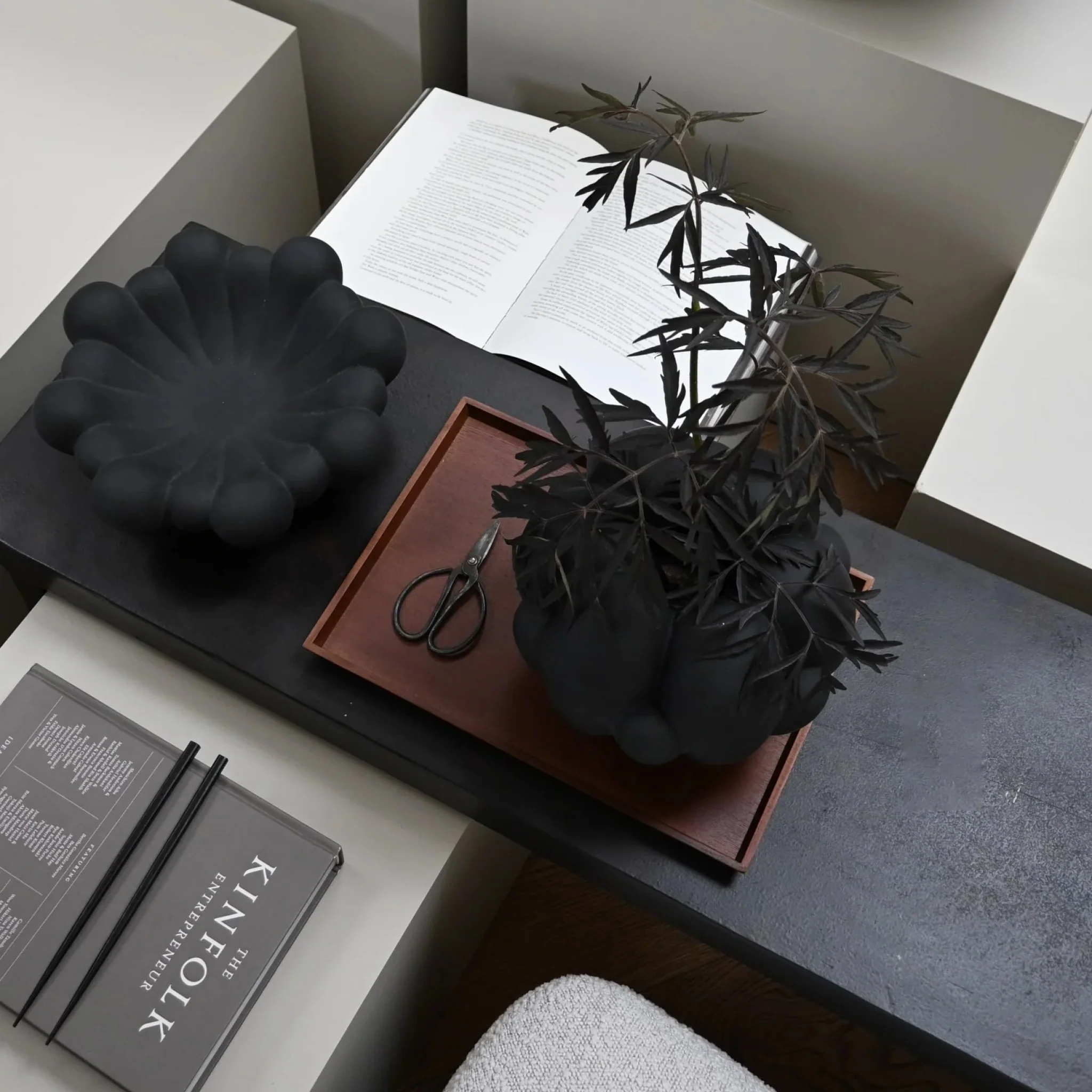 101 COPENHAGEN Bloom Tray Medio, D28.5cm, Black - Image 7