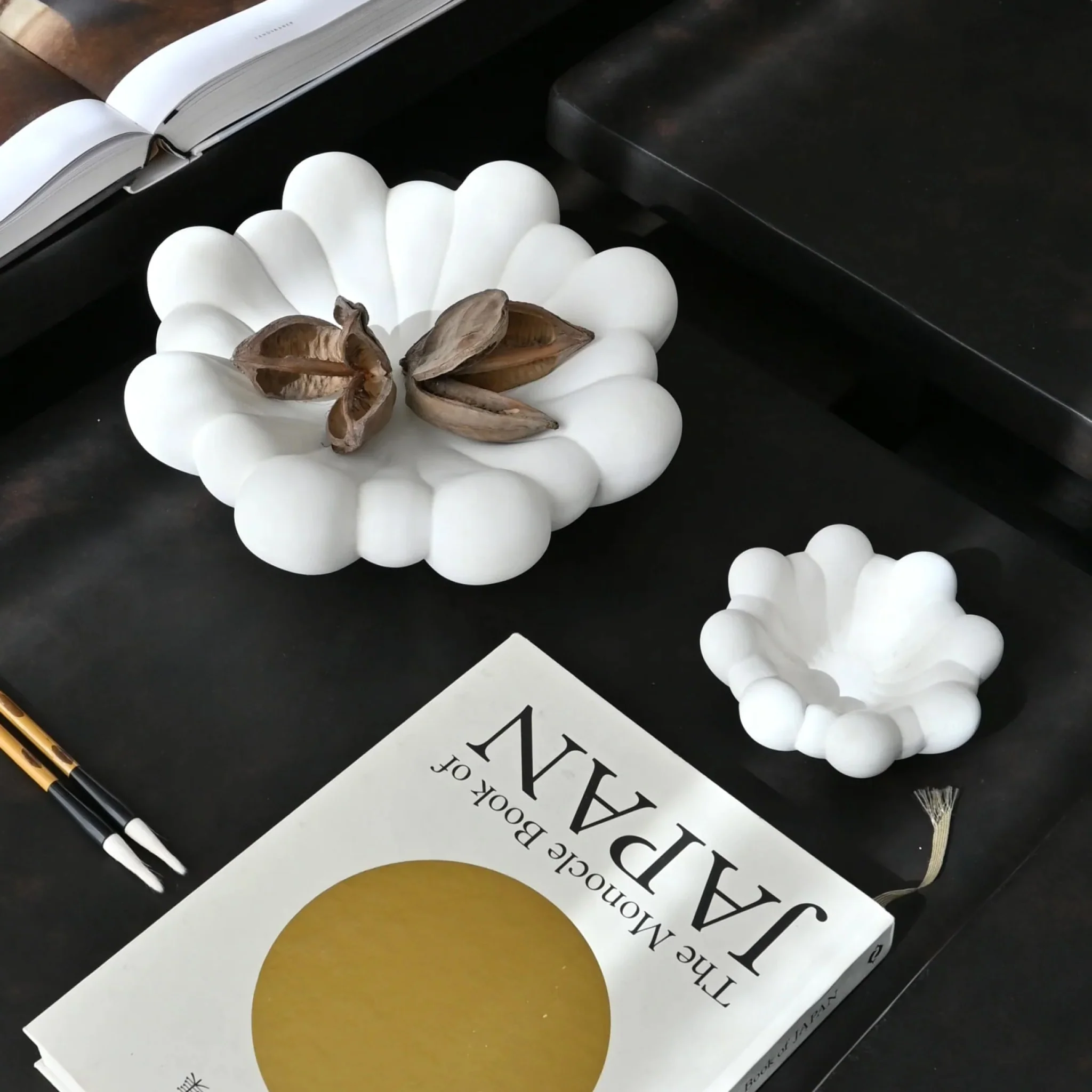 101 COPENHAGEN Bloom Tray Medio, D28.5cm, Bone White - Image 4