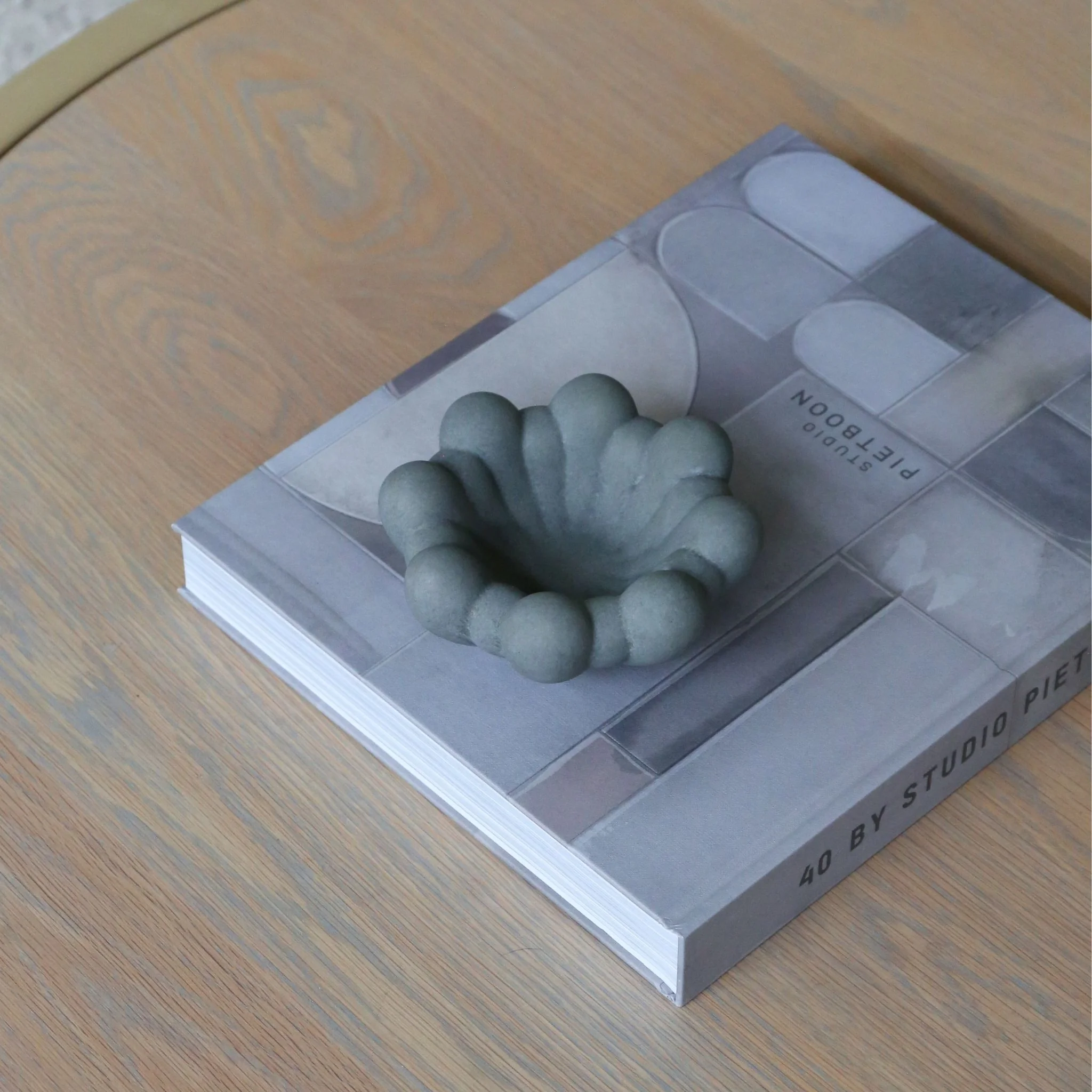 101 COPENHAGEN Bloom Tray Mini, D15.5cm, Dark Grey - Image 3