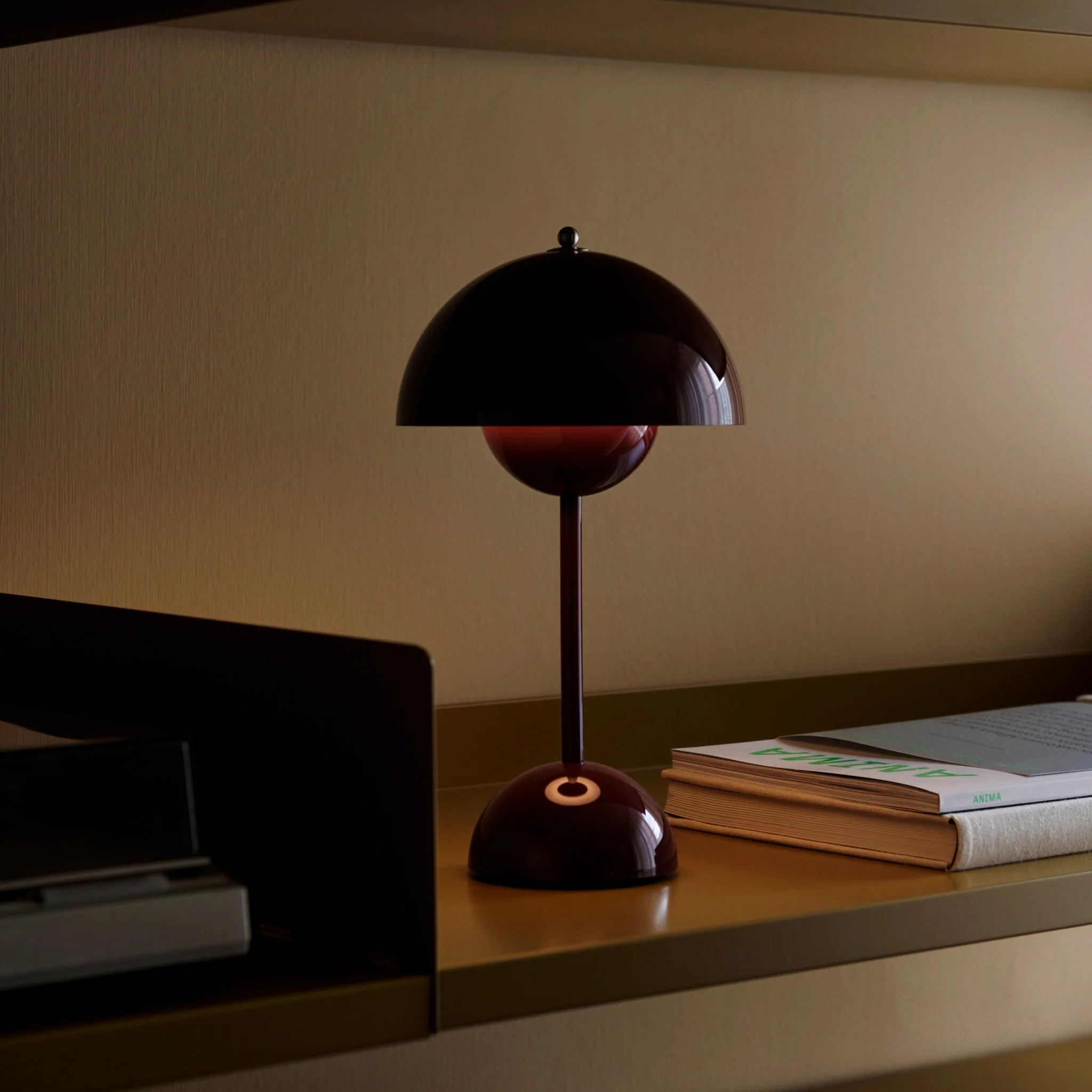&TRADITION Flowerpot Portable Lamp VP9, Dark Plum - Image 10