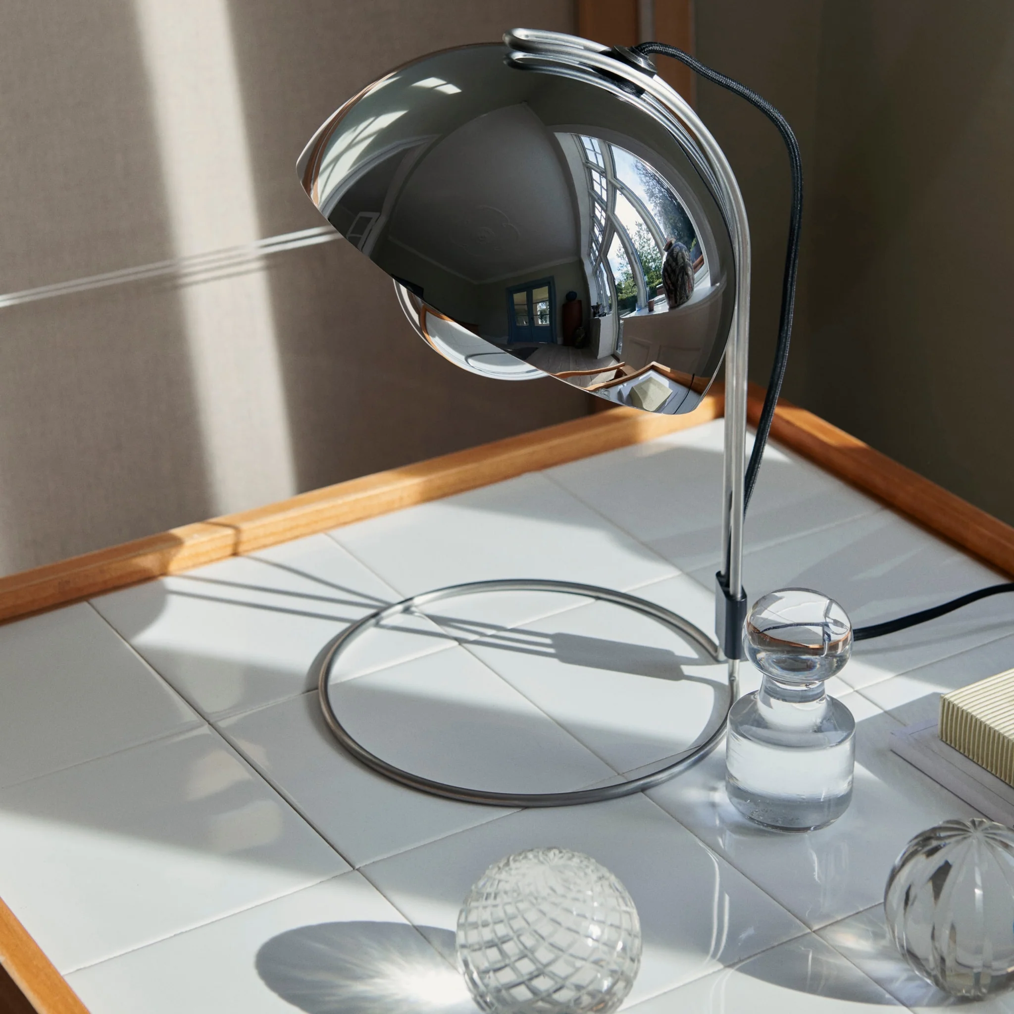 PRE-ORDER │ &TRADITION Flowerpot Table Lamp VP4, Chrome-plated - Image 2