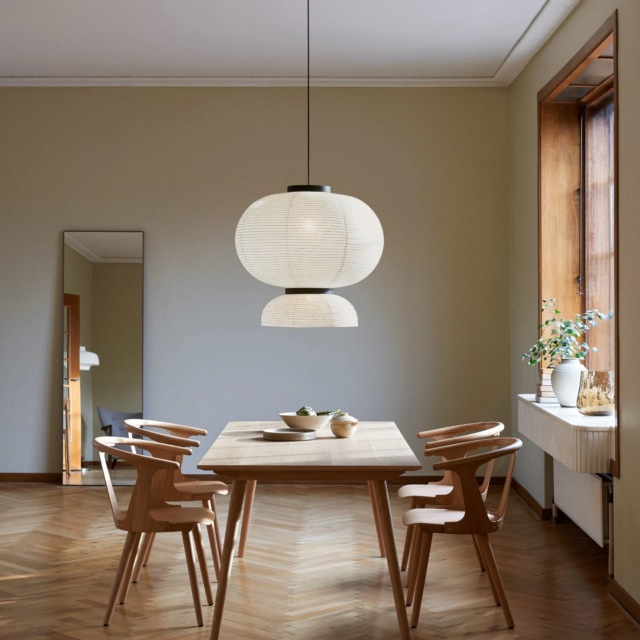 &TRADITION Formakami Pendant JH5, D70cm, Ivory White & Black Stained Oak - Image 5