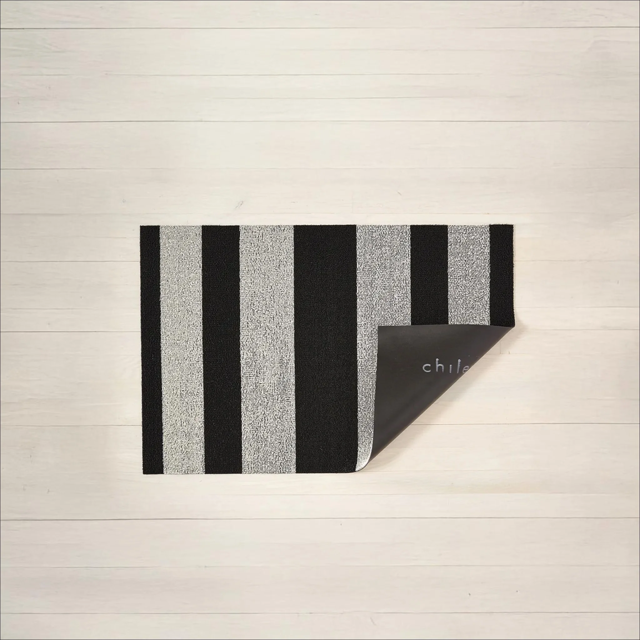 CHILEWICH Shag In Out Utility Door Mat, Bold Stripe Black/White, 61x91cm - Image 3