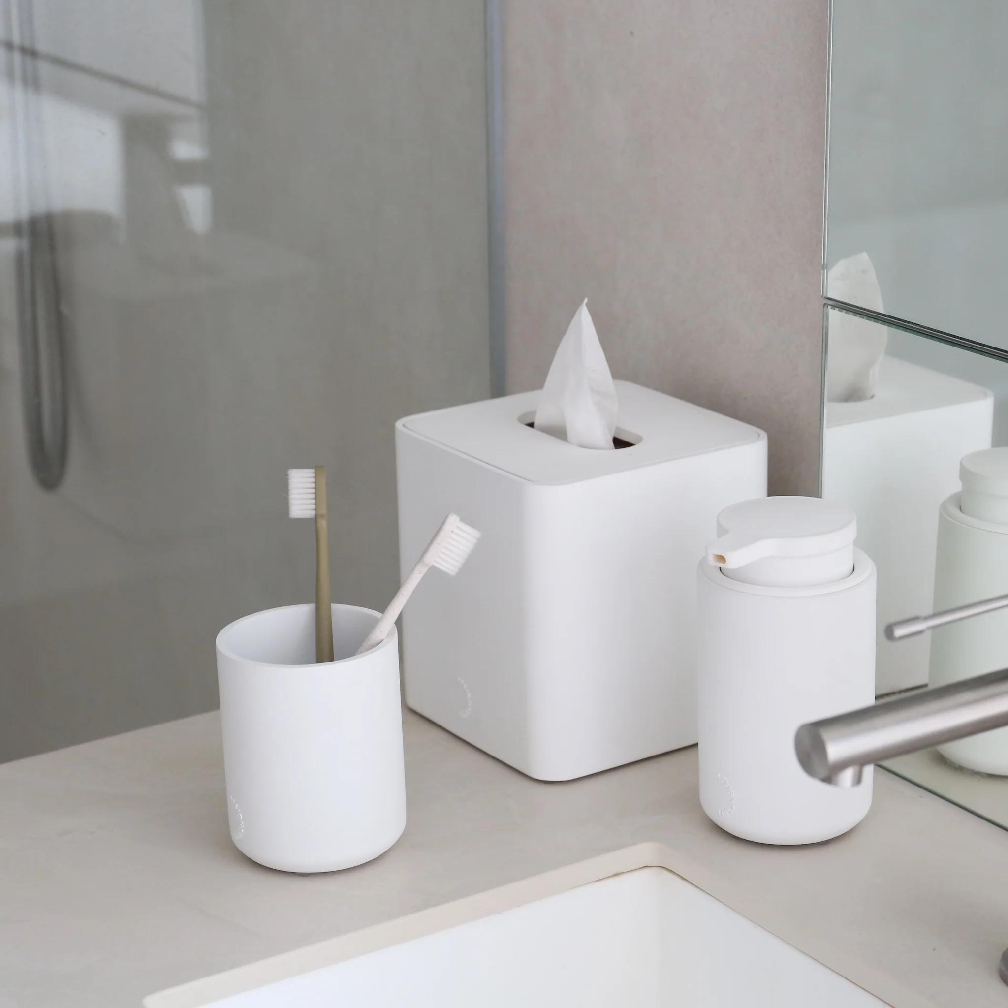 DESIGNSTUFF ARC Tumbler/Toothbrush Holder, White - Image 6