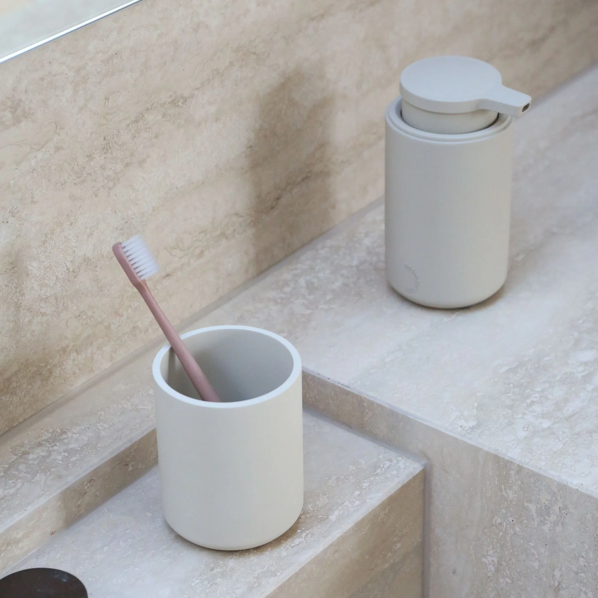DESIGNSTUFF ARC Tumbler/Toothbrush Holder, Sand - Image 5