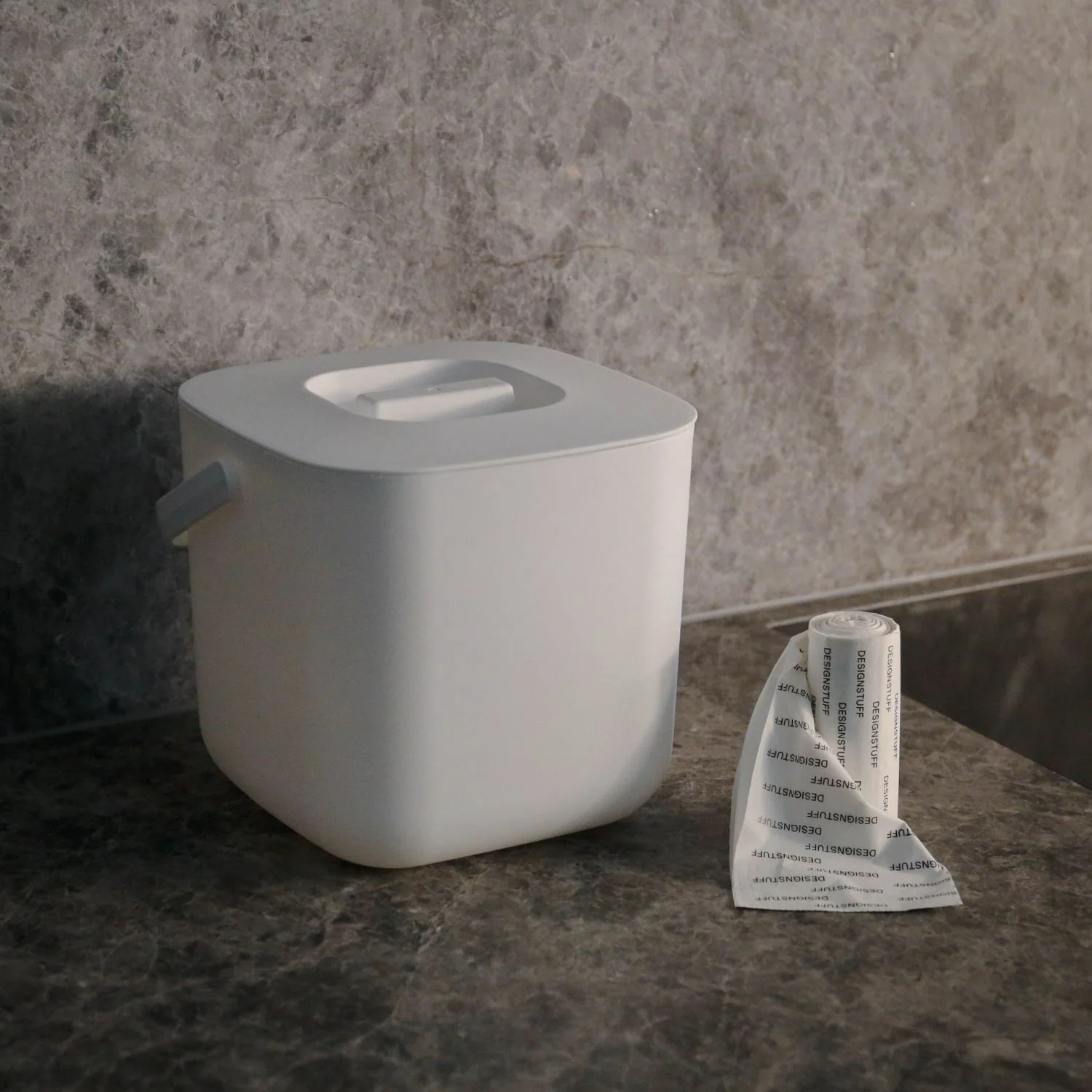 DESIGNSTUFF Biodegradable Compost Kitchen Bag 8L, White (2x 25 Bags) - Image 5