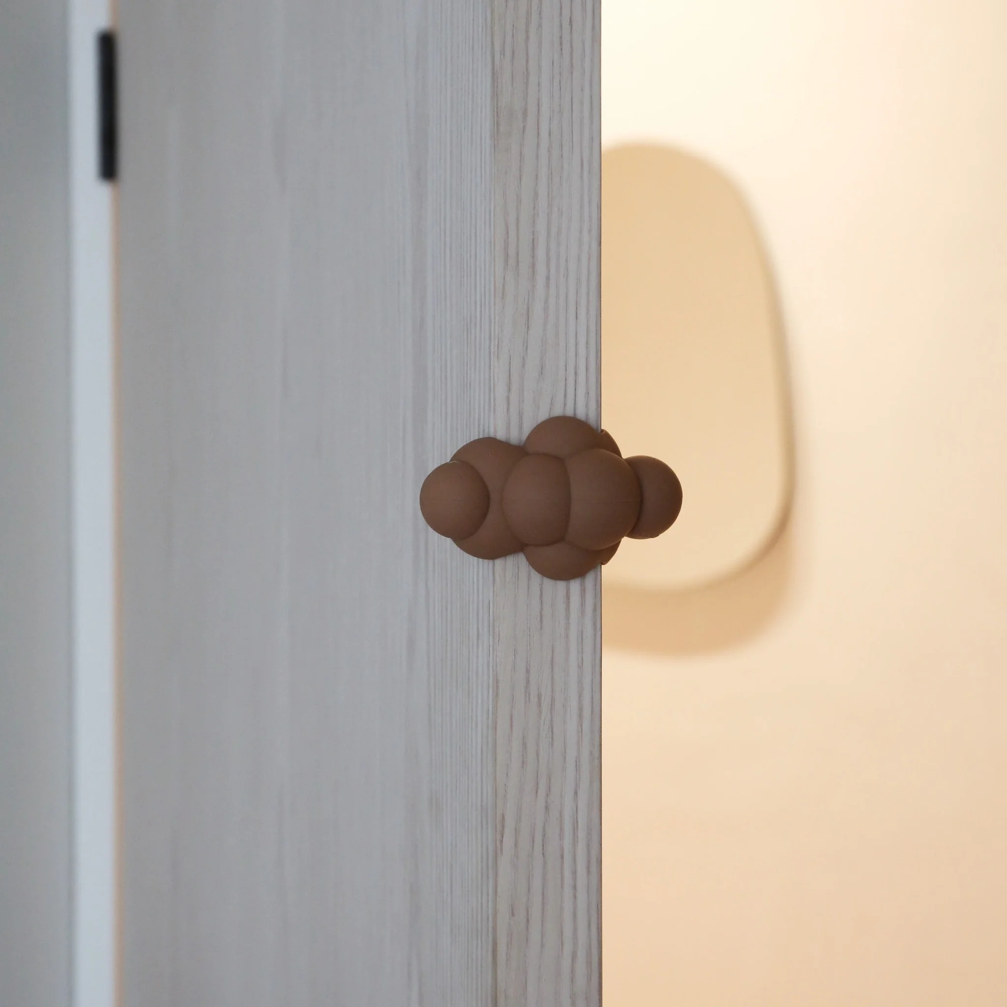 DESIGNSTUFF CUBI Cloud Door Stop, Camel - Image 3