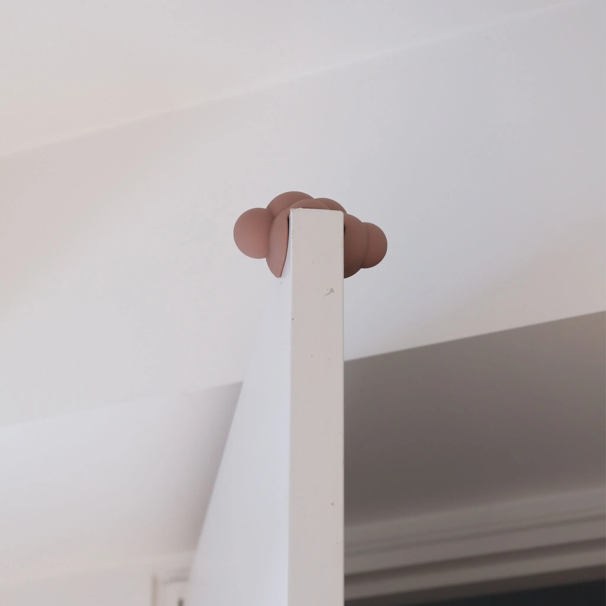 DESIGNSTUFF CUBI Cloud Door Stop, Clay - Image 4