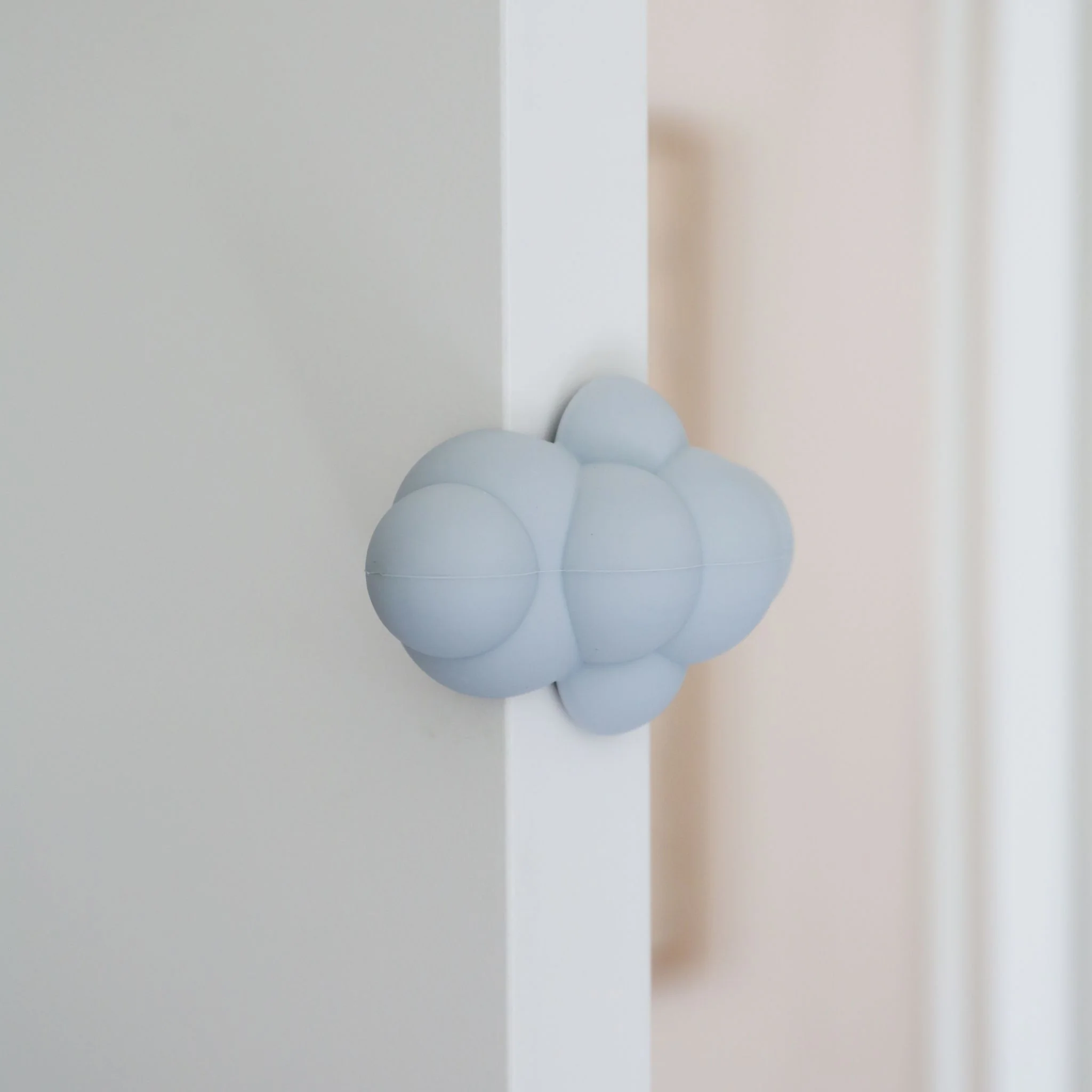 DESIGNSTUFF CUBI Cloud Door Stop, Mist - Image 4