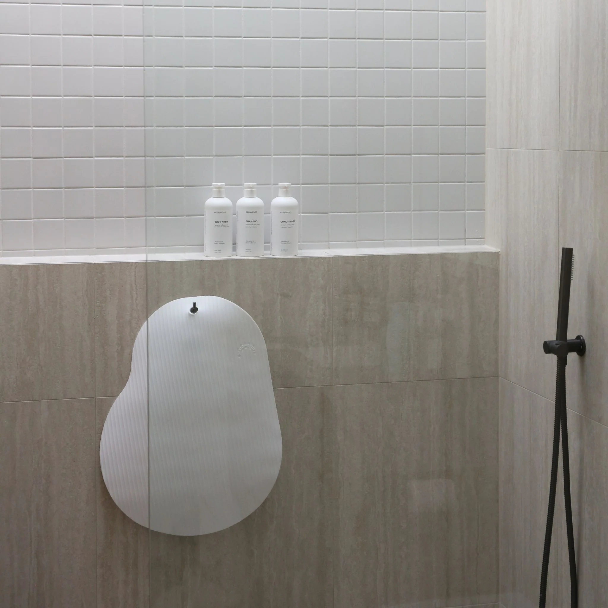 DESIGNSTUFF CURV Silicone Bath Mat, White - Image 4