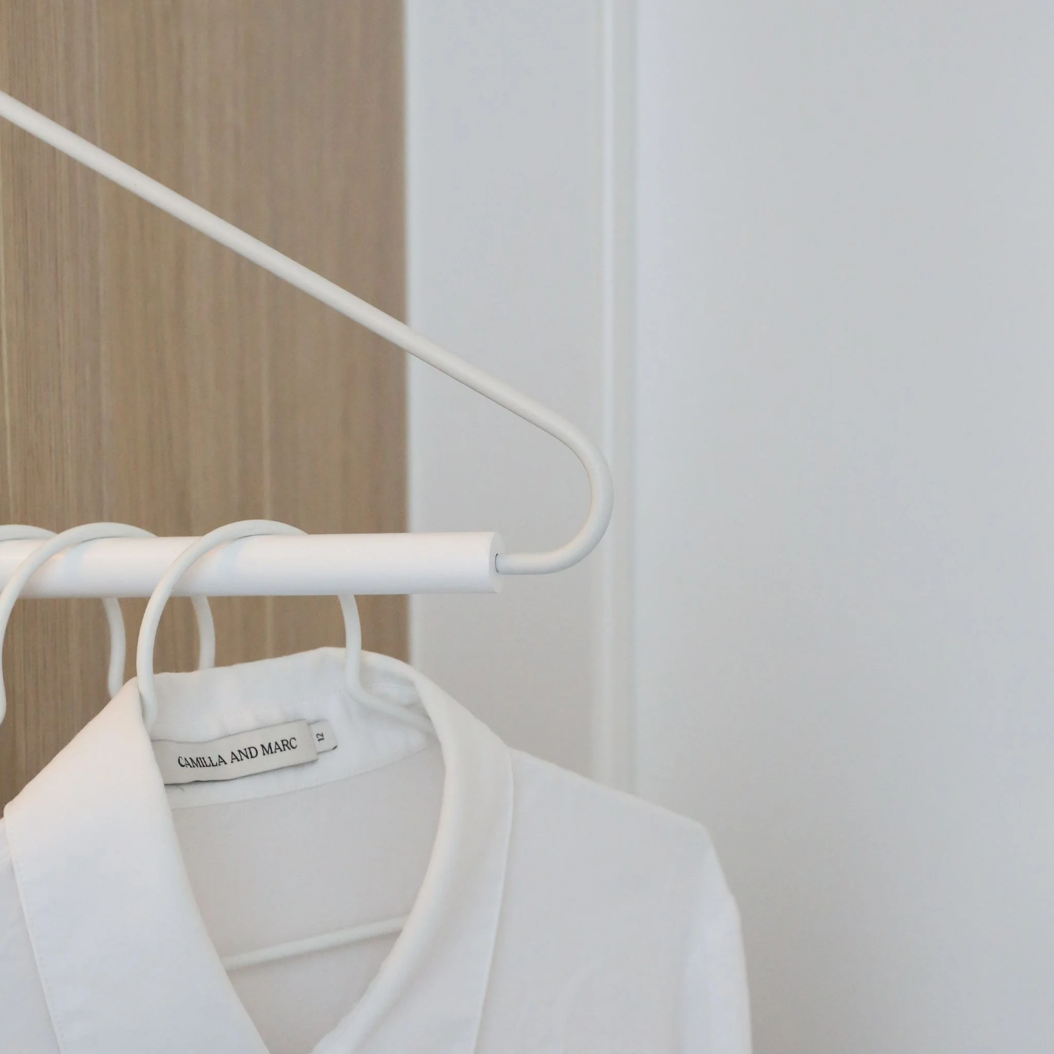 DESIGNSTUFF Curve Clothes Rack, White - Image 3