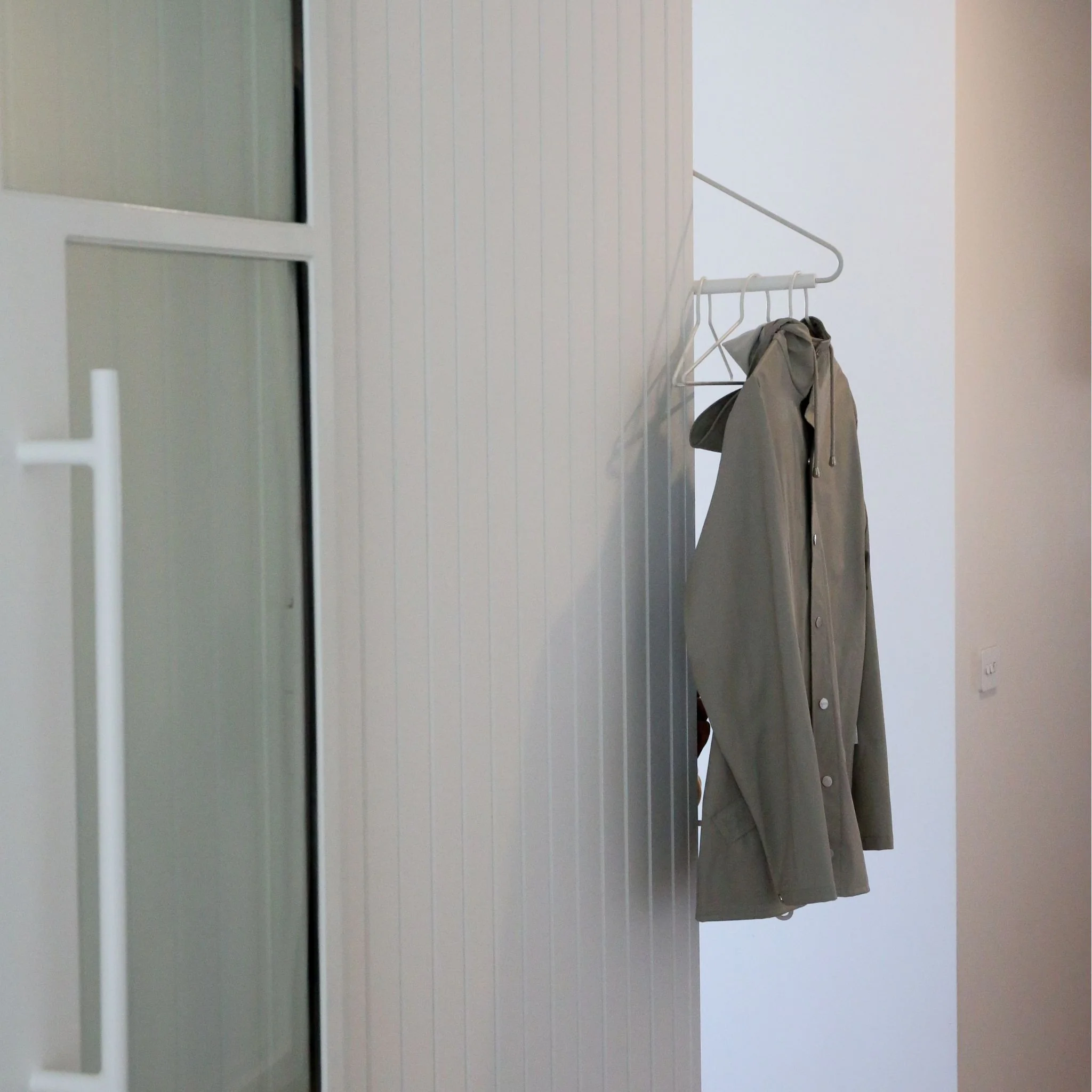 DESIGNSTUFF Curve Clothes Rack, White - Image 8