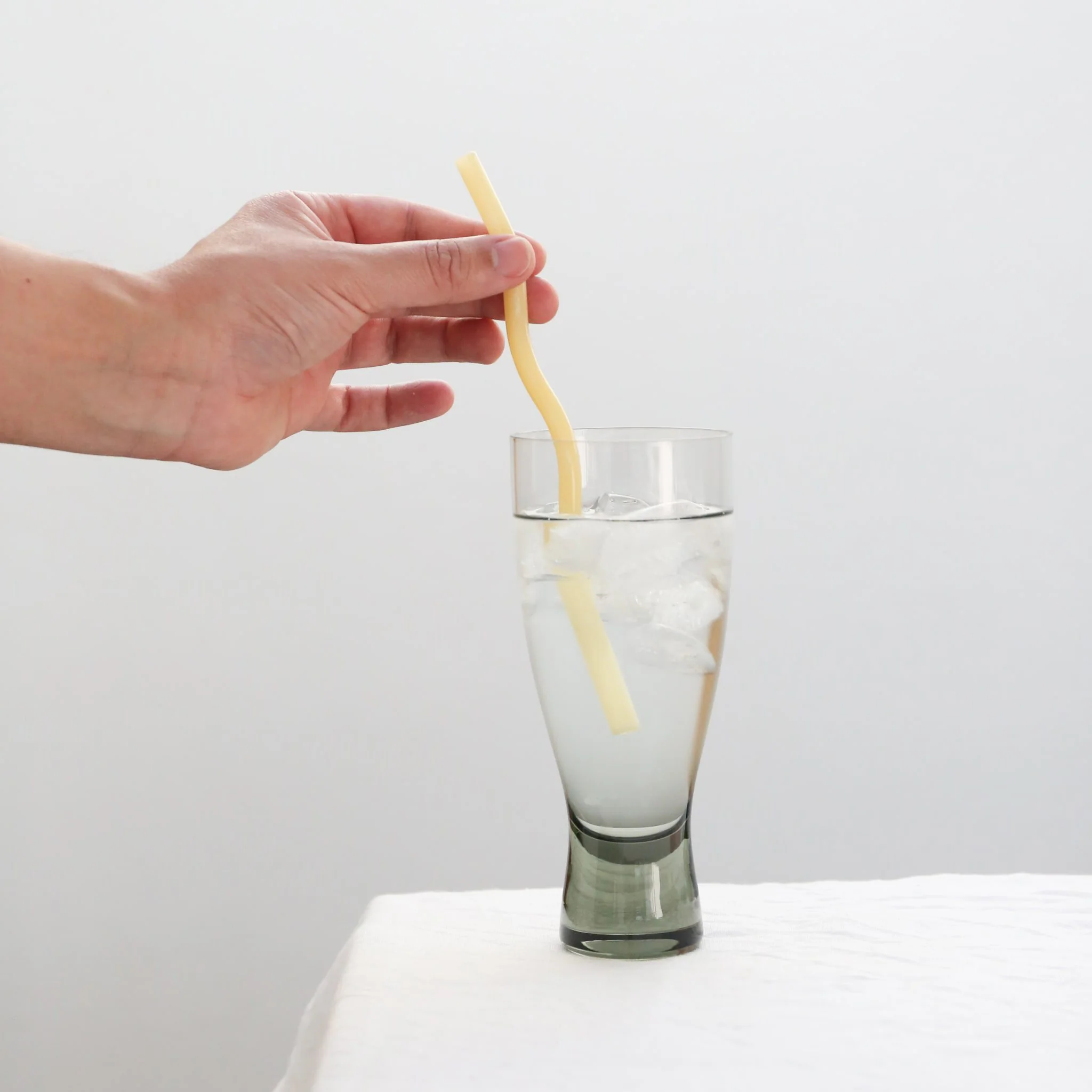 DESIGNSTUFF Curve Glass Straw, Lemon (Set of 4) - Image 3