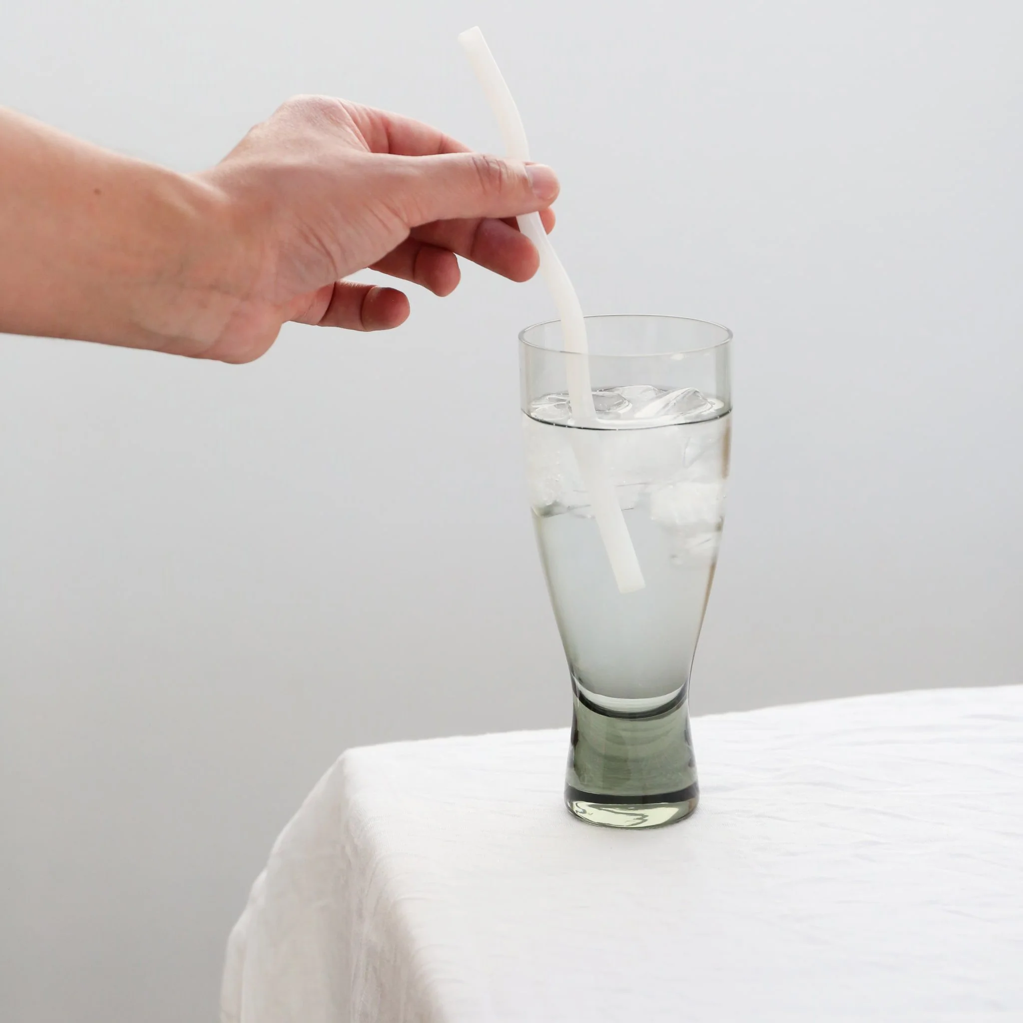 DESIGNSTUFF Curve Glass Straw, Mixed Mist/Lemon/White/Cinnamon (Set of 4) - Image 9