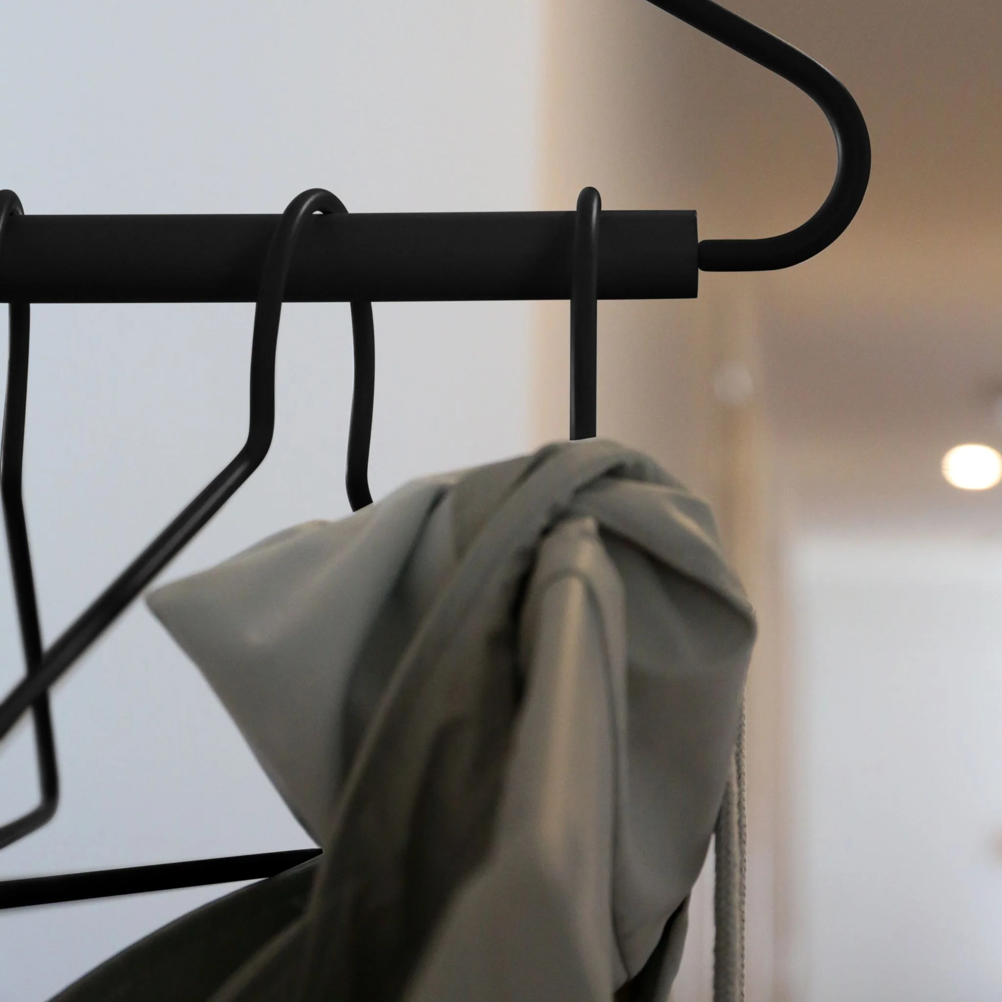 DESIGNSTUFF Curve Hangers - Set of 3, Black - Image 4