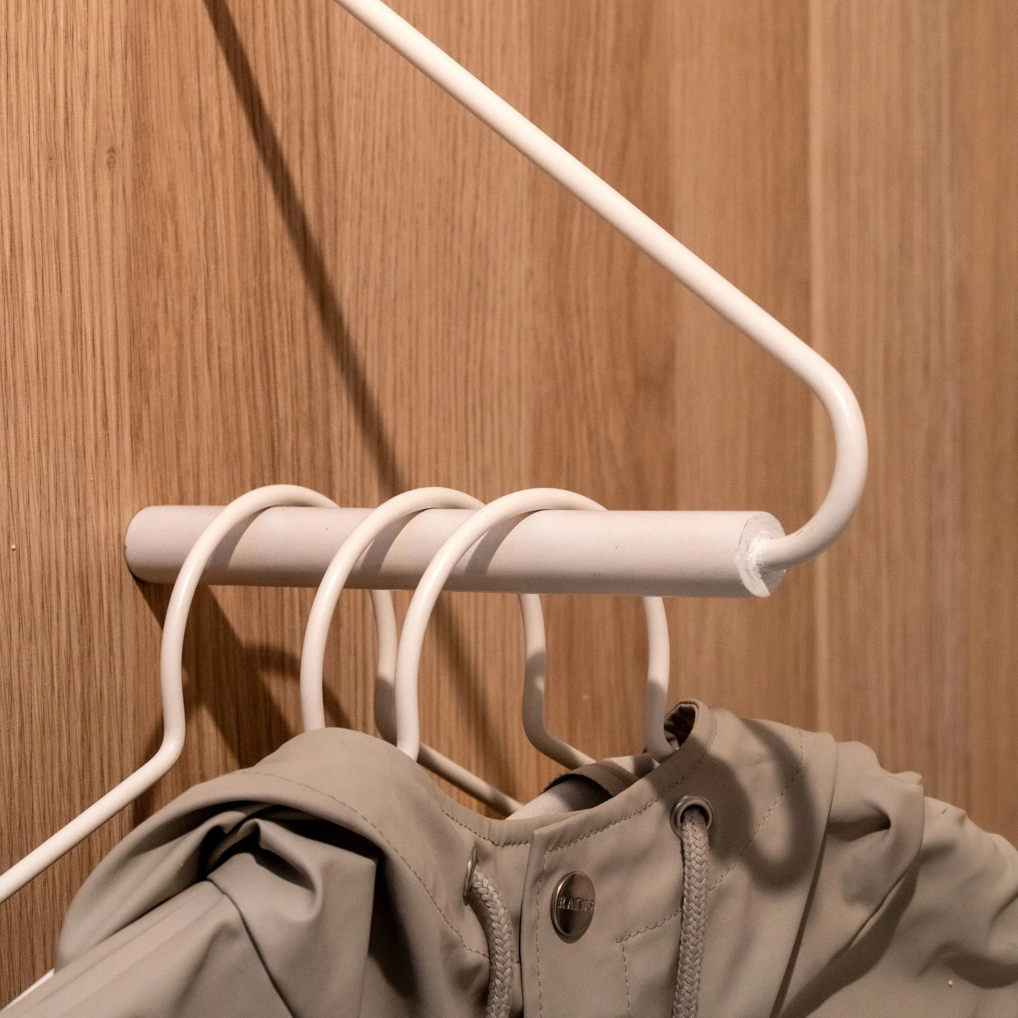 DESIGNSTUFF Curve Hangers - Set of 3, White - Image 4