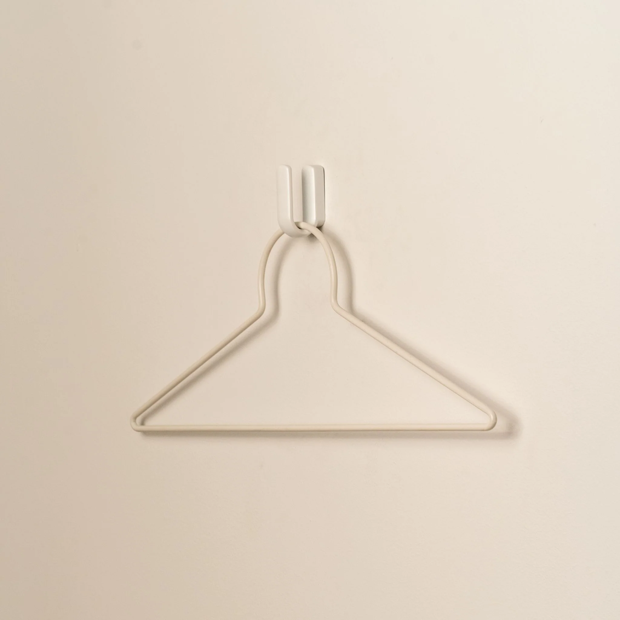 DESIGNSTUFF Curve Hangers - Set of 3, White - Image 6