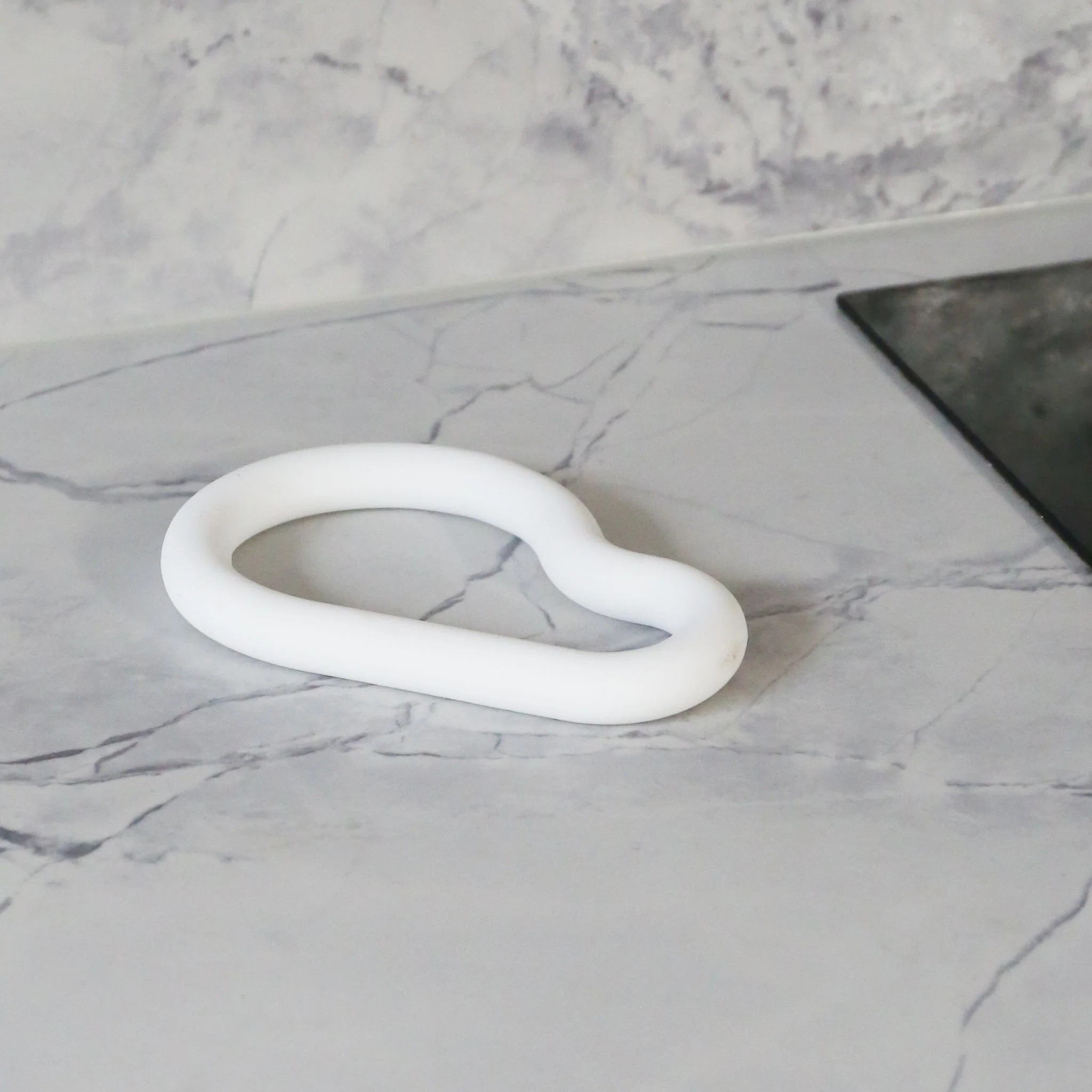 DESIGNSTUFF RUND Curve Silicone Trivet, White - Image 5
