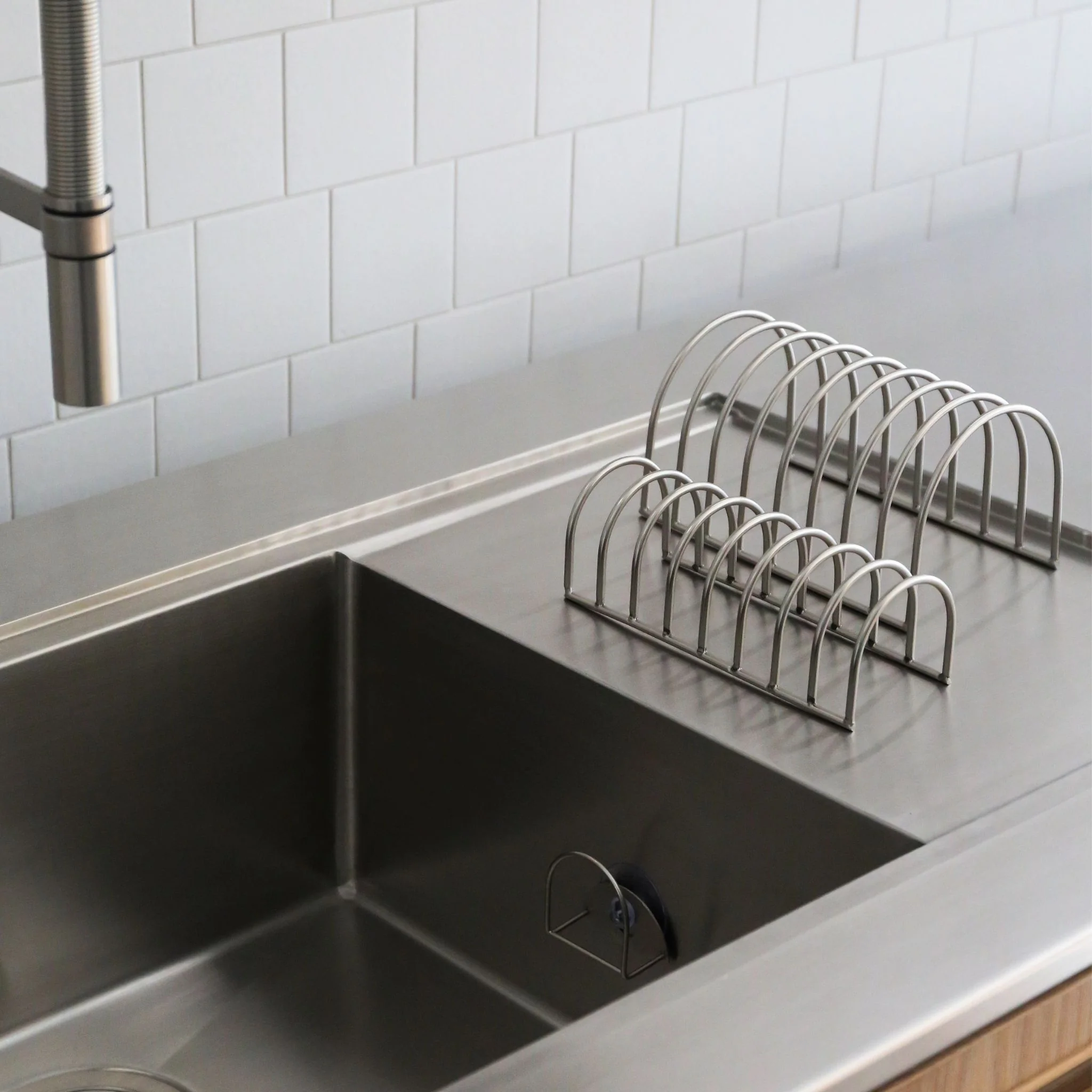 DESIGNSTUFF DRIP Dish Drainer, Brushed Steel (Set of 2) - Image 4
