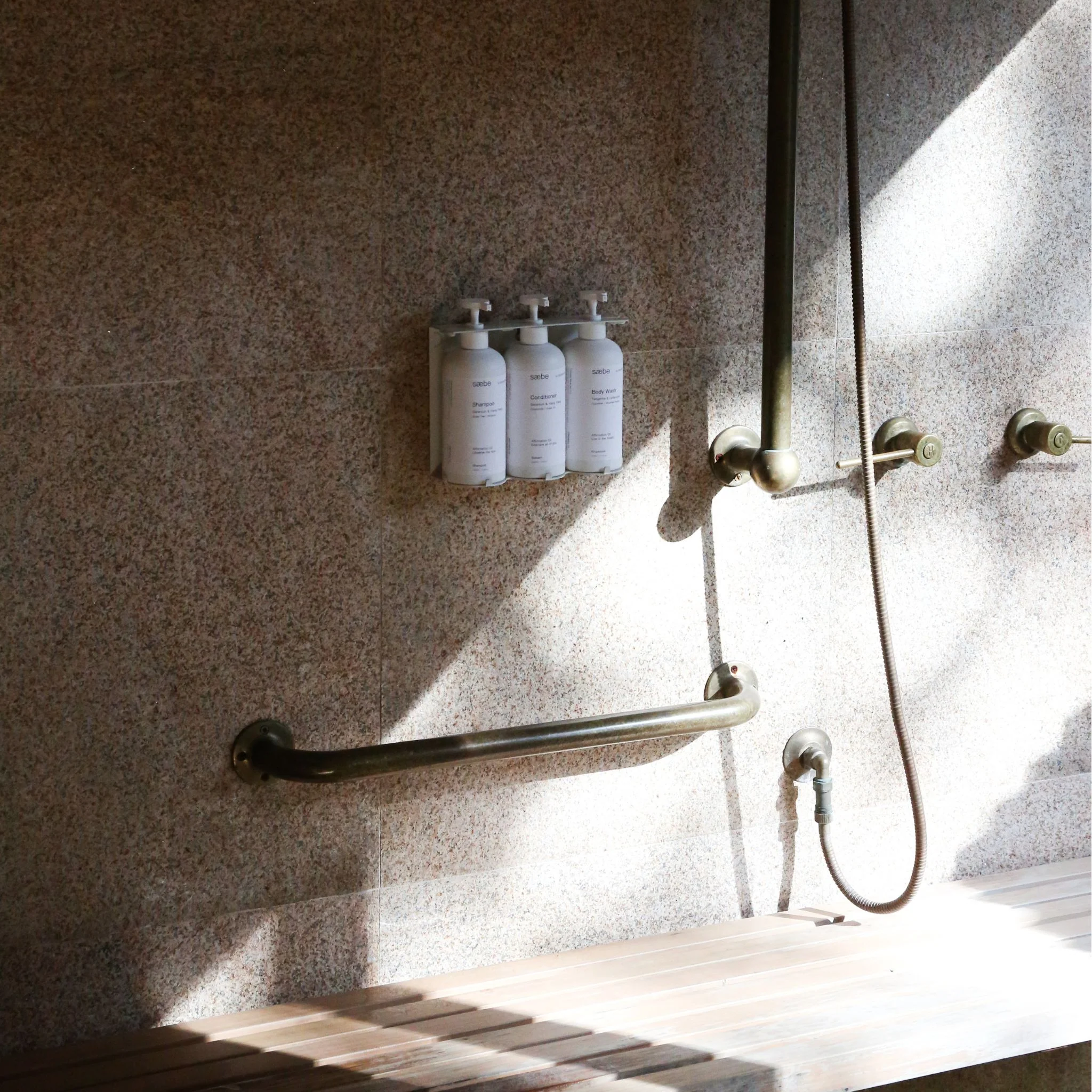 DESIGNSTUFF Lockable Soap Dispenser Holder, Triple 500ml, White - Image 7