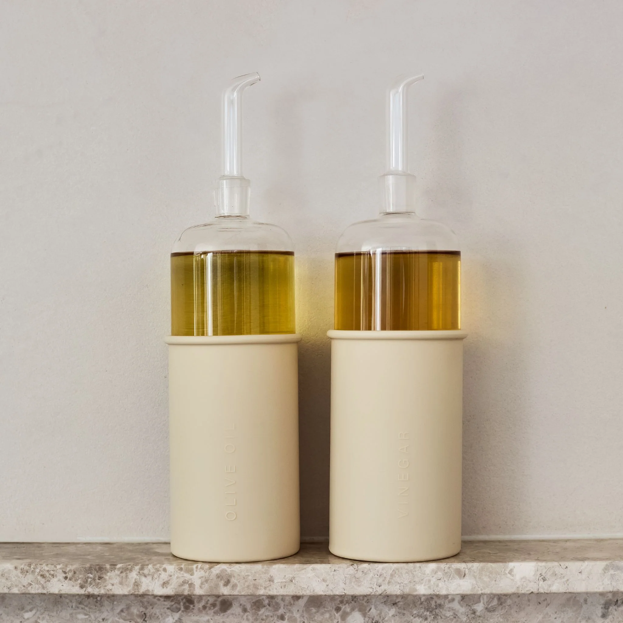 DESIGNSTUFF LUYO Oil & Vinegar Bottle Gift Set, 700 ml, Sand - Image 6