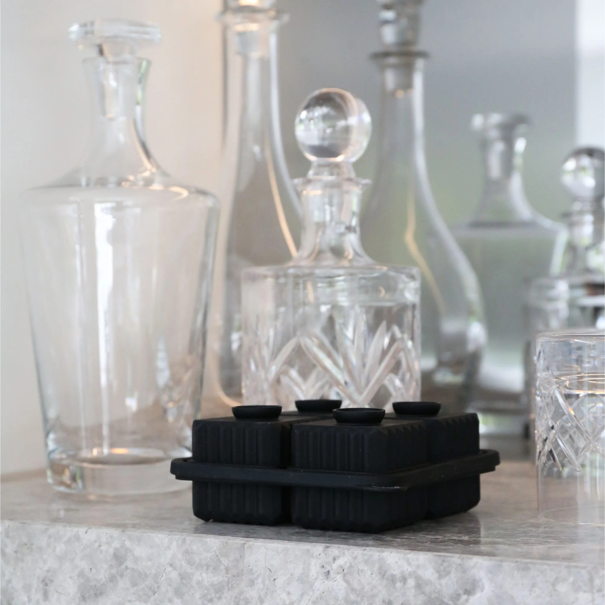 DESIGNSTUFF Prism Ice Cube Tray, Black - Image 4