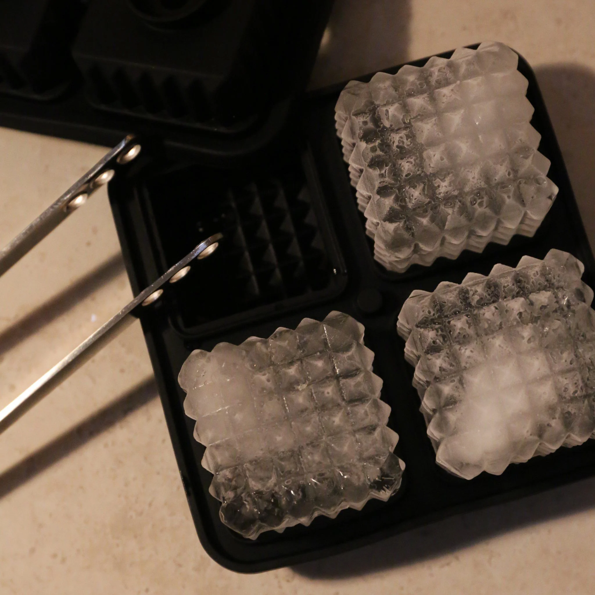 DESIGNSTUFF Prism Ice Cube Tray, Black - Image 9