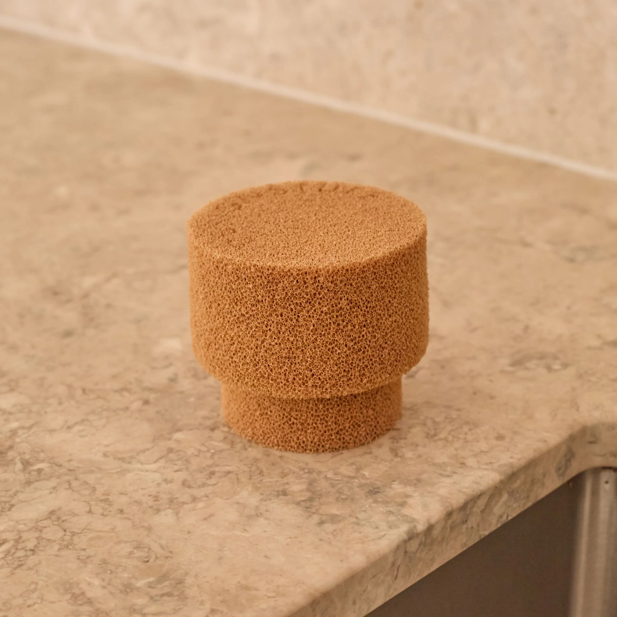 DESIGNSTUFF ETTA Round Silicone Sponge Camel - Image 2