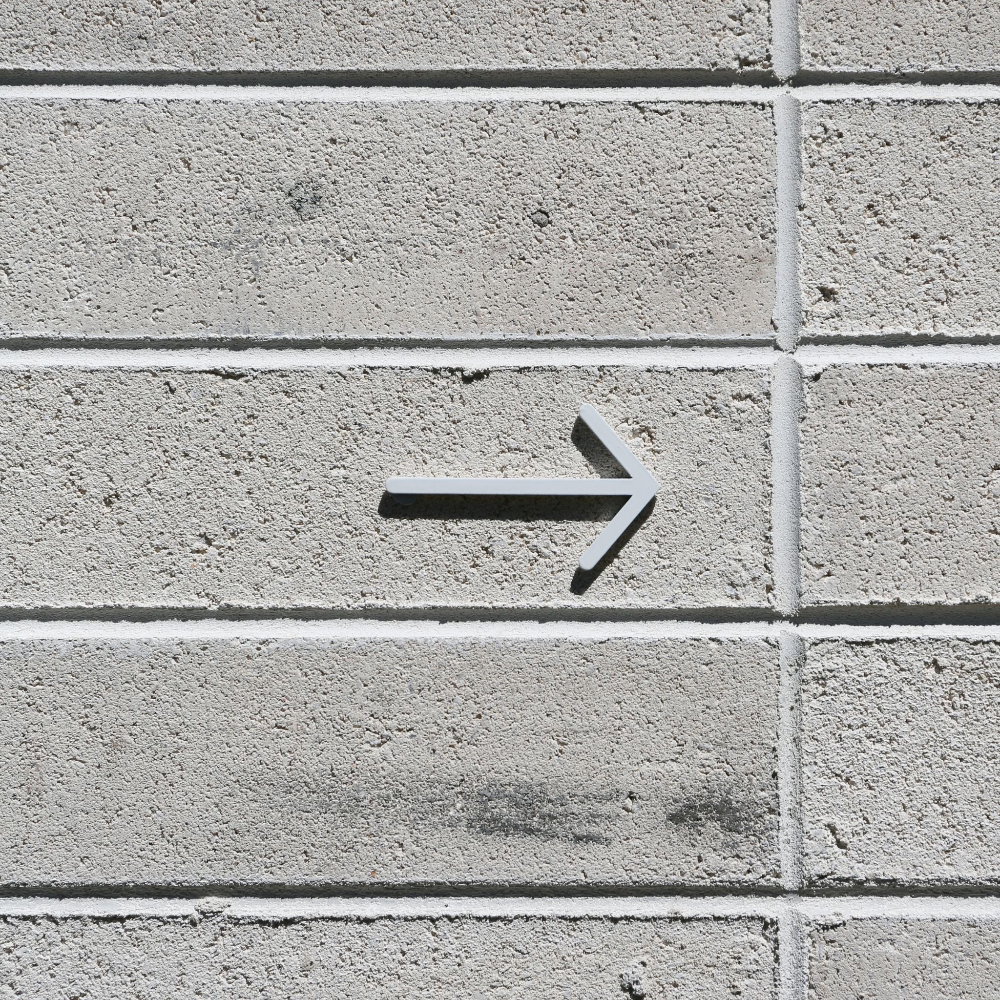 DESIGNSTUFF Signage, Arrow, White - Image 3