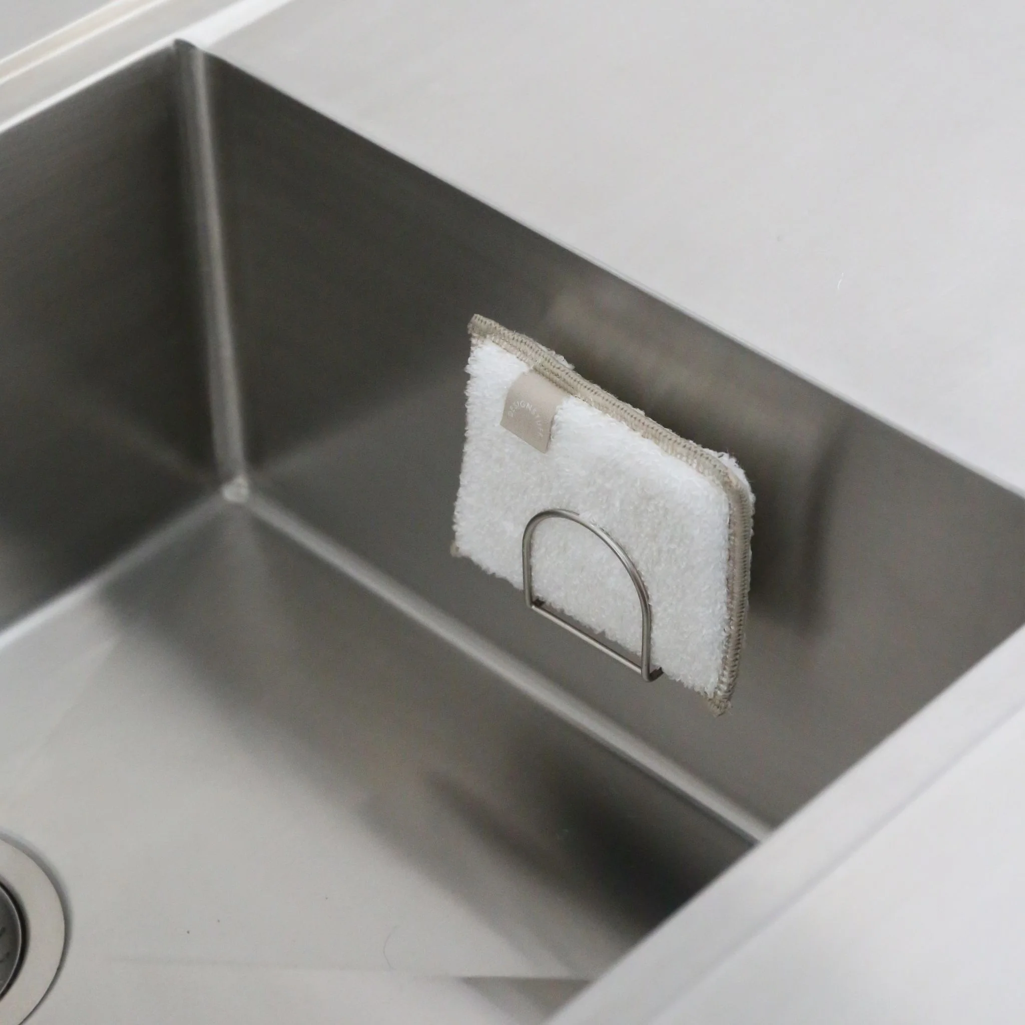 DESIGNSTUFF DRIP Sink Sponge Holder, Brushed Steel - Image 3