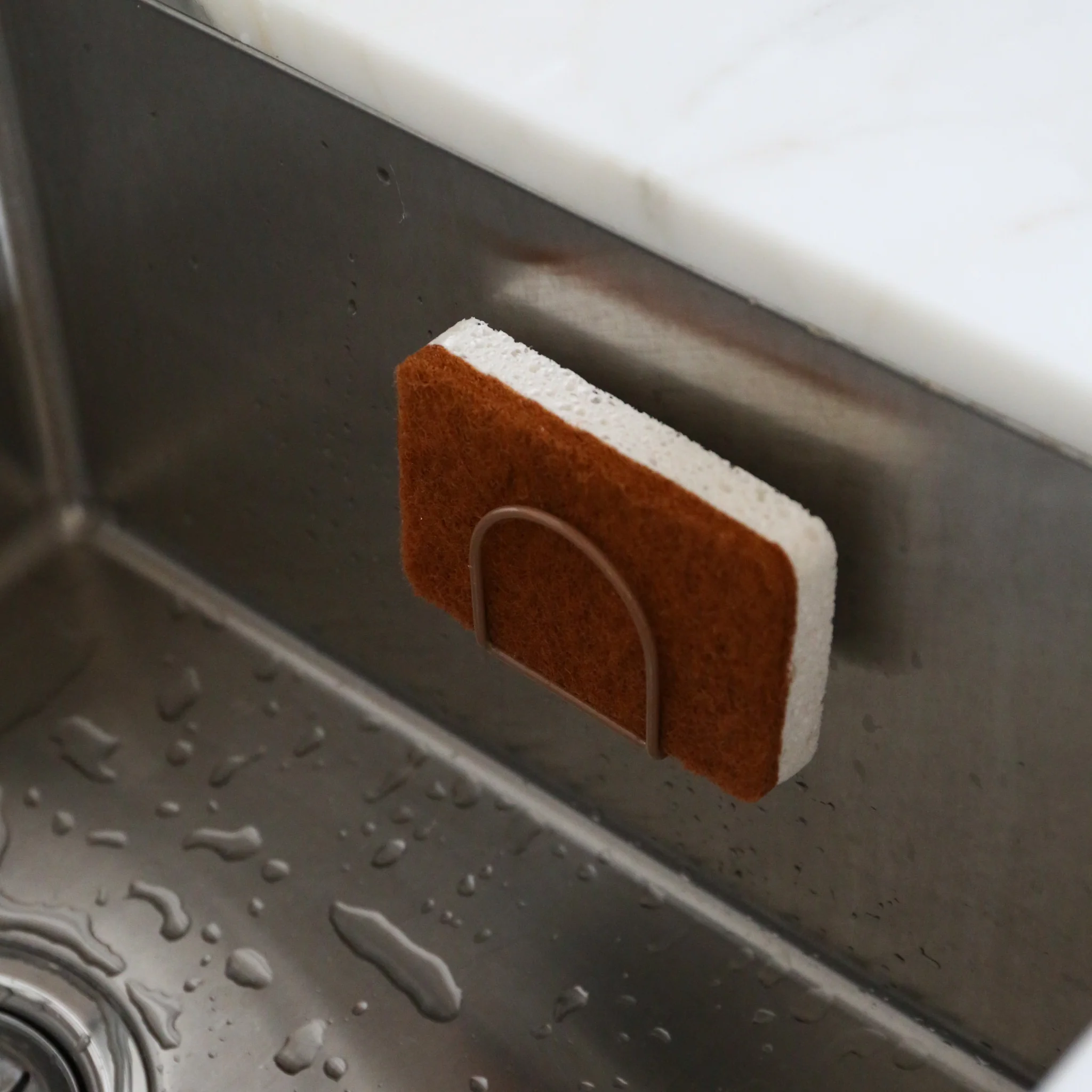 DESIGNSTUFF DRIP Sink Sponge Holder, Camel - Image 3