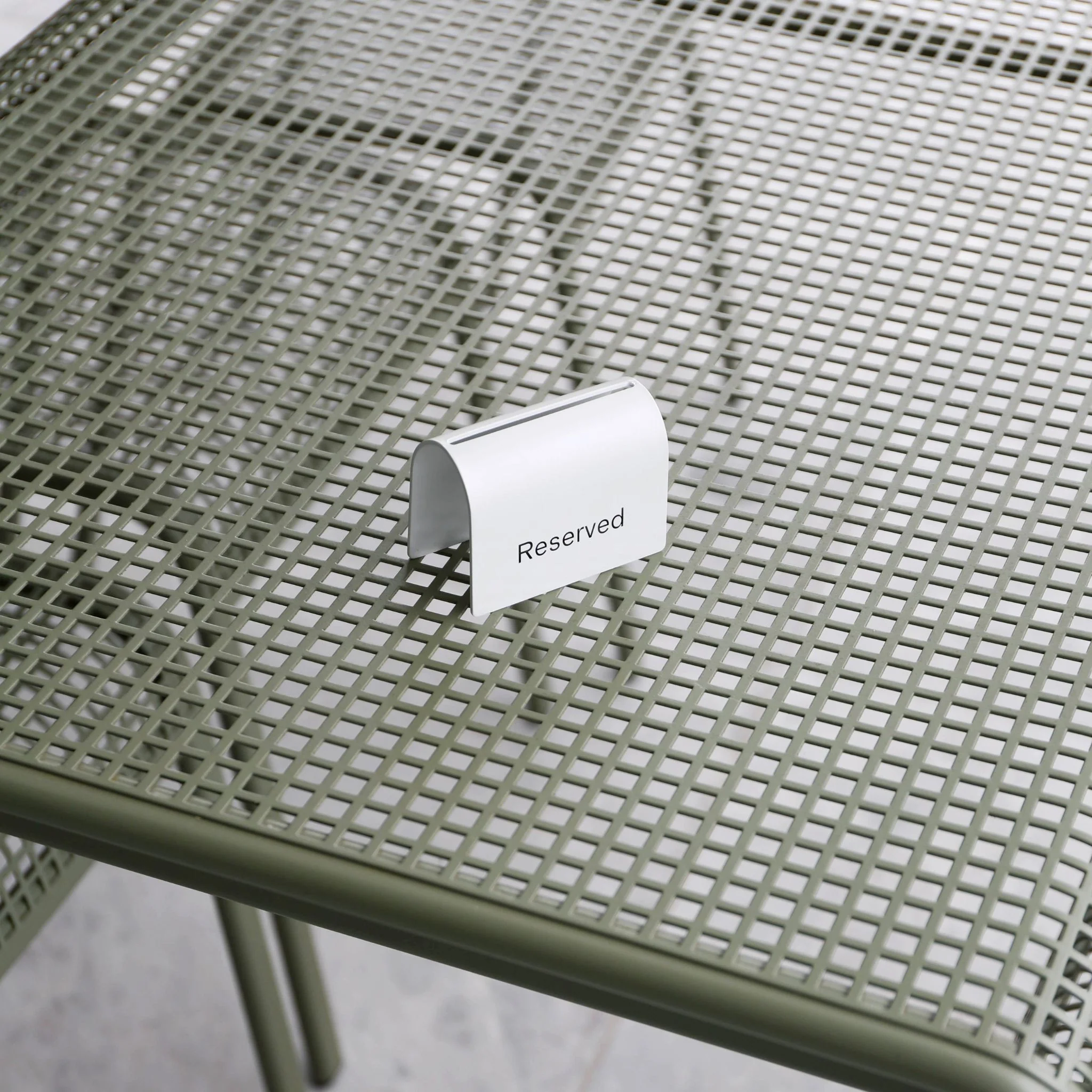 DESIGNSTUFF Table Signage, Reserved, White (Set of 4) - Image 3