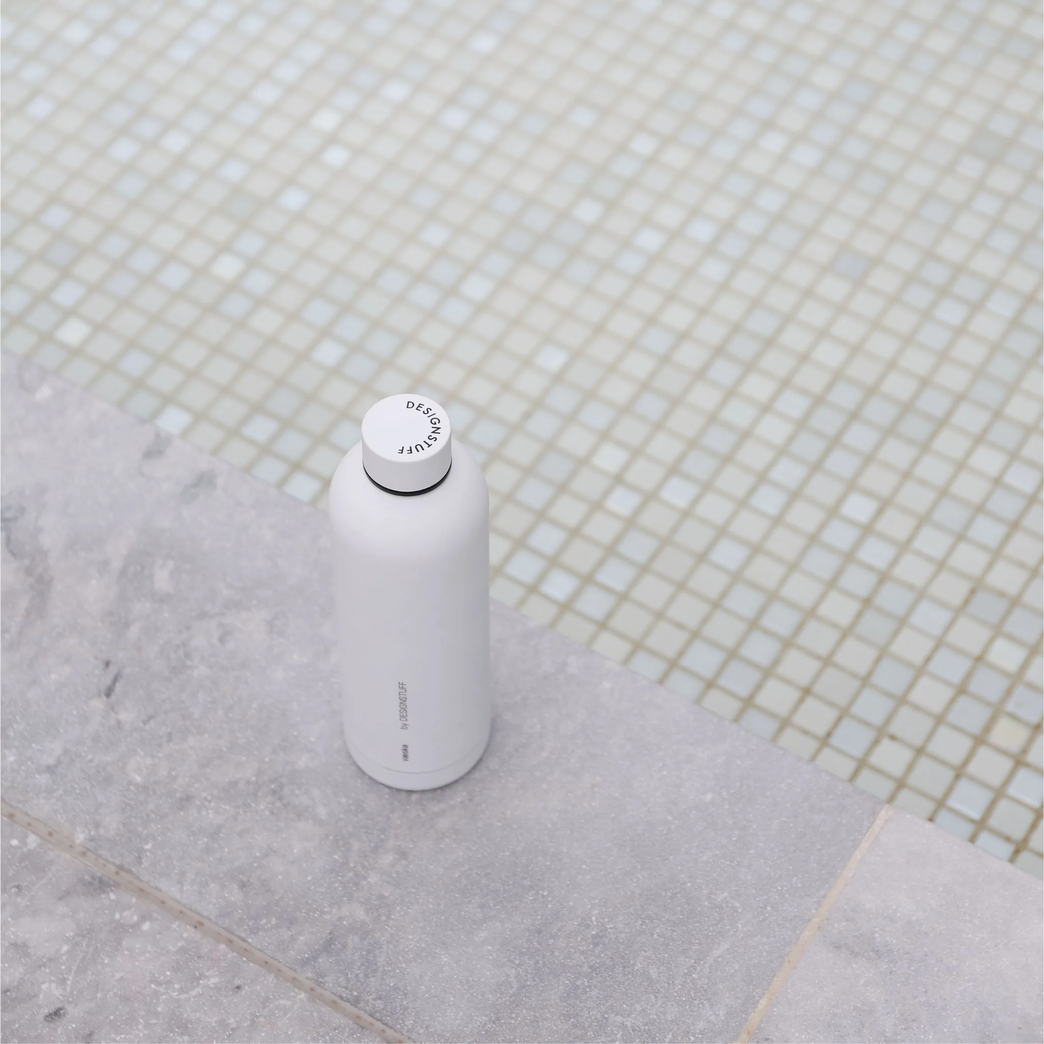 DESIGNSTUFF Vaeske Drink Bottle 750ml, White - Image 10