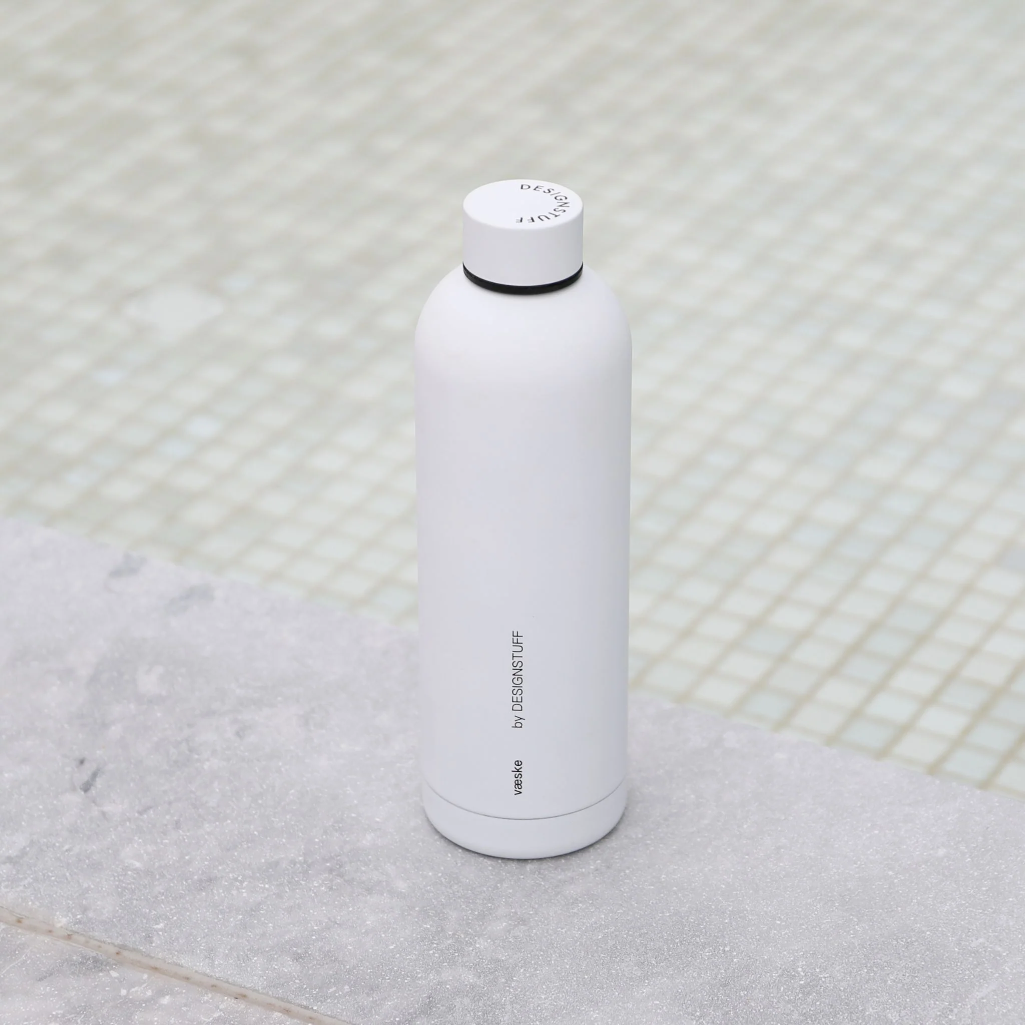 DESIGNSTUFF Vaeske Drink Bottle 750ml, White - Image 5