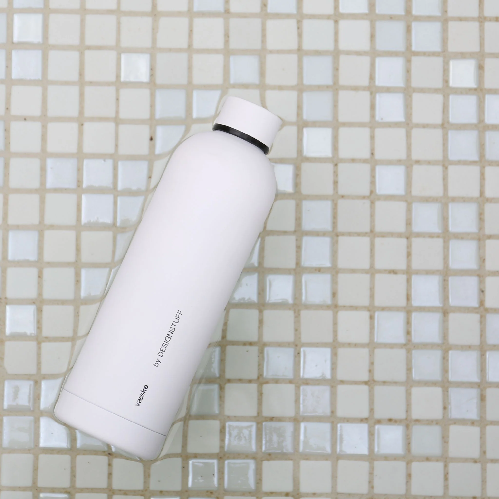 DESIGNSTUFF Vaeske Drink Bottle 750ml, White - Image 7