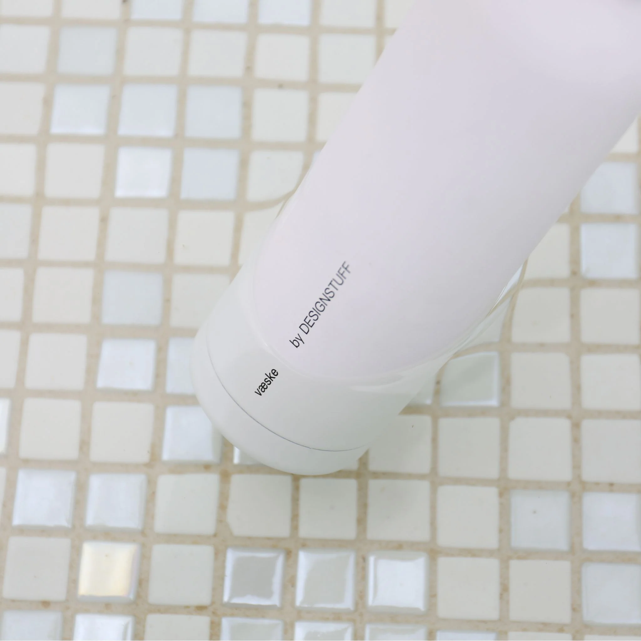 DESIGNSTUFF Vaeske Drink Bottle 750ml, White - Image 8