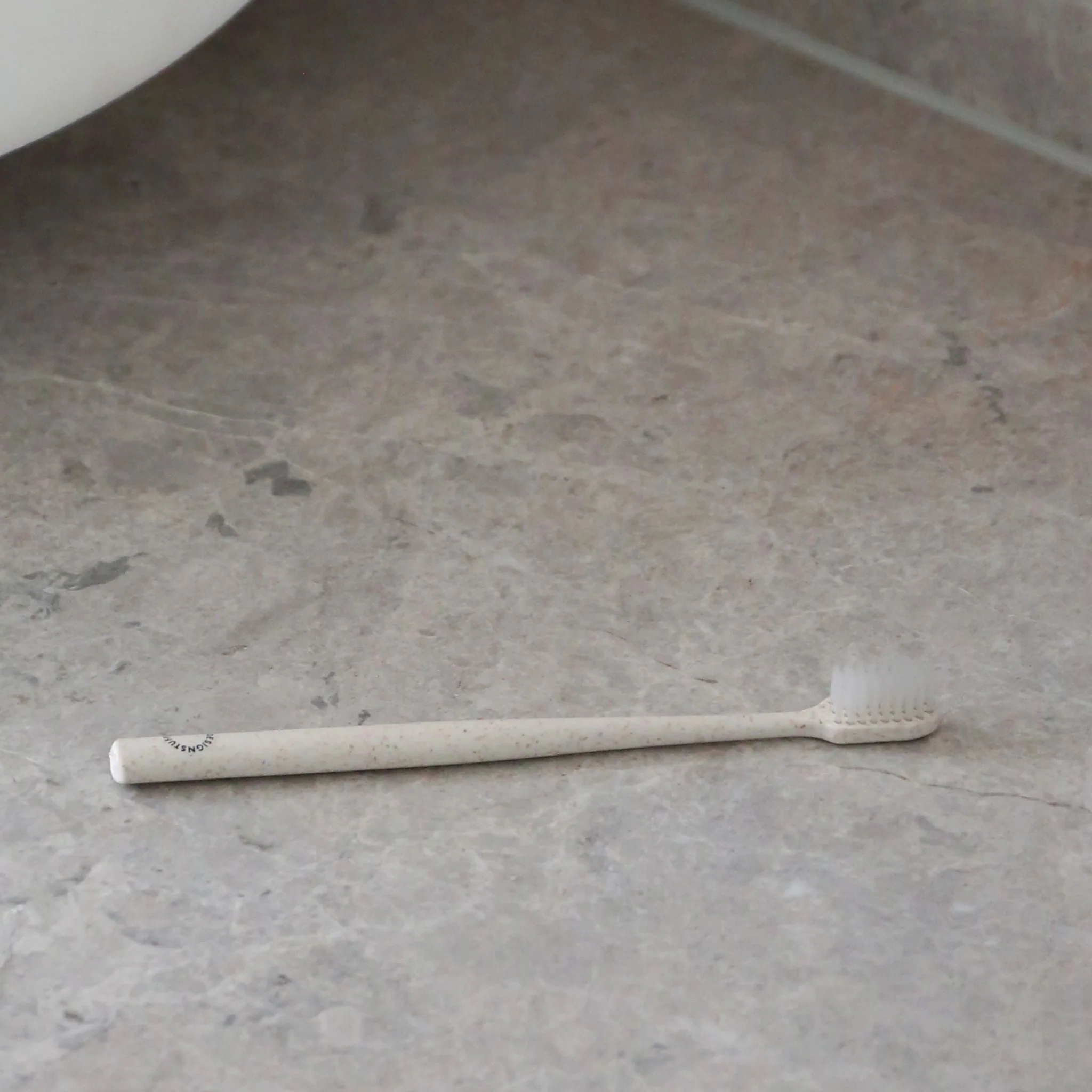 DESIGNSTUFF Wheatstraw Toothbrush, Sand - Image 7