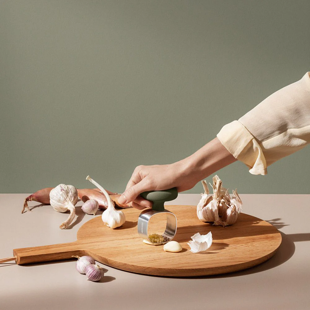 EVA SOLO Green Tool Garlic Masher, Green - Image 3
