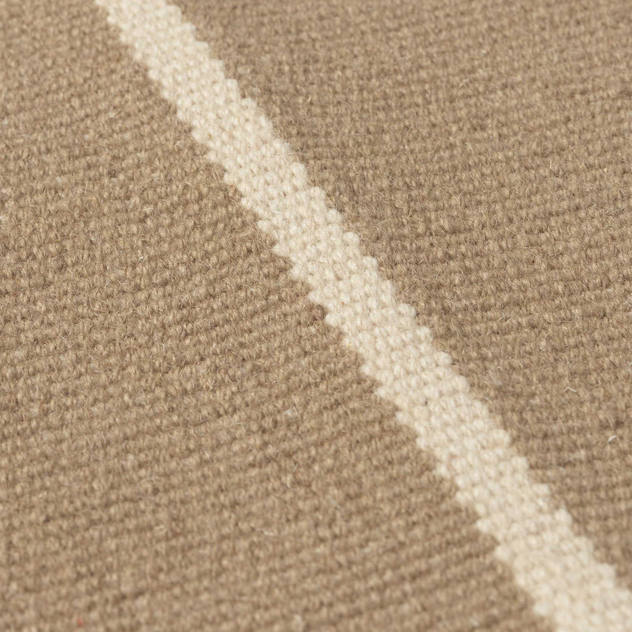 FERM LIVING Calm Kelim Mat, Dark Sand/Off-White, 50x70cm - Image 3
