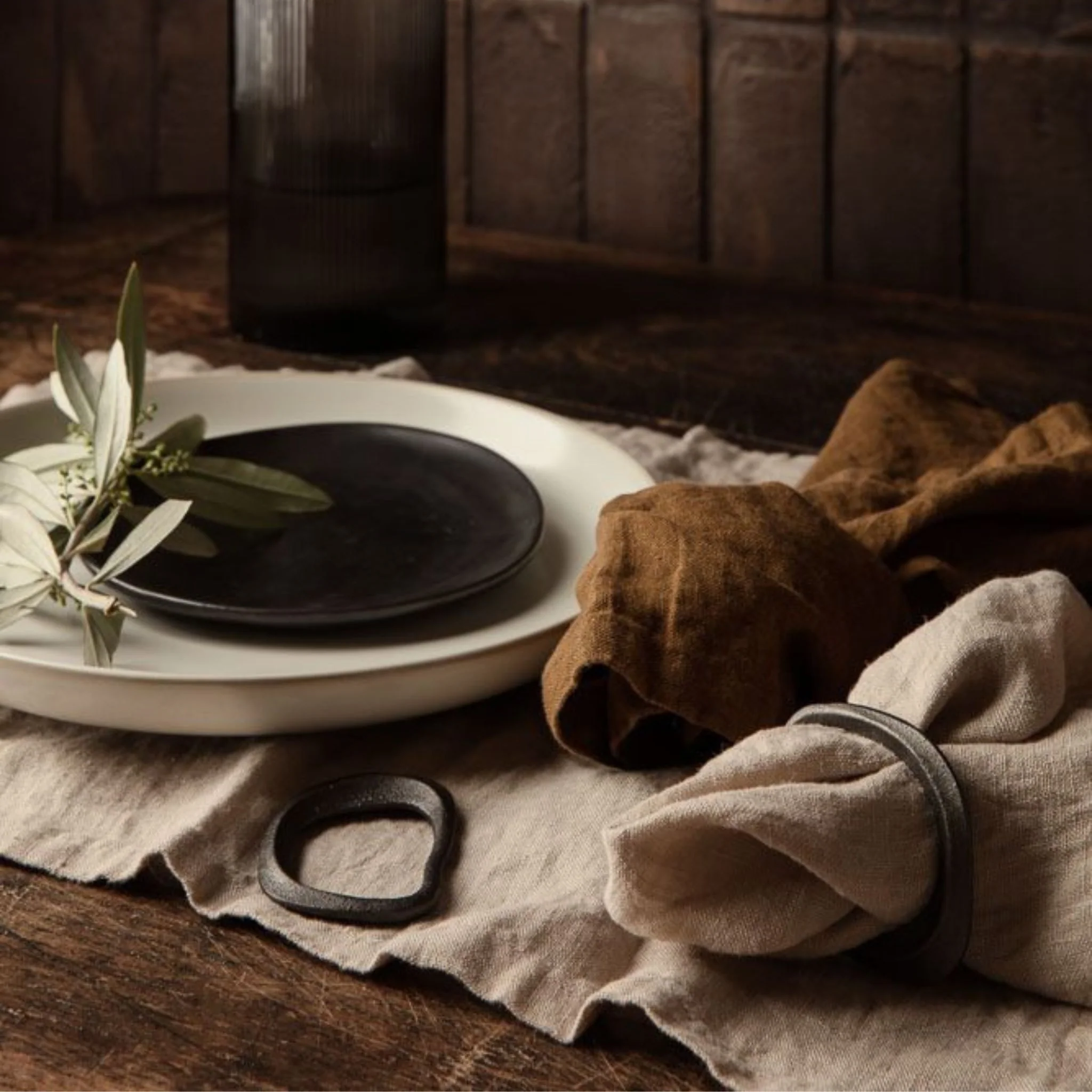 FERM LIVING Flow Napkin Rings Black Brass (Set of 4) - Image 3