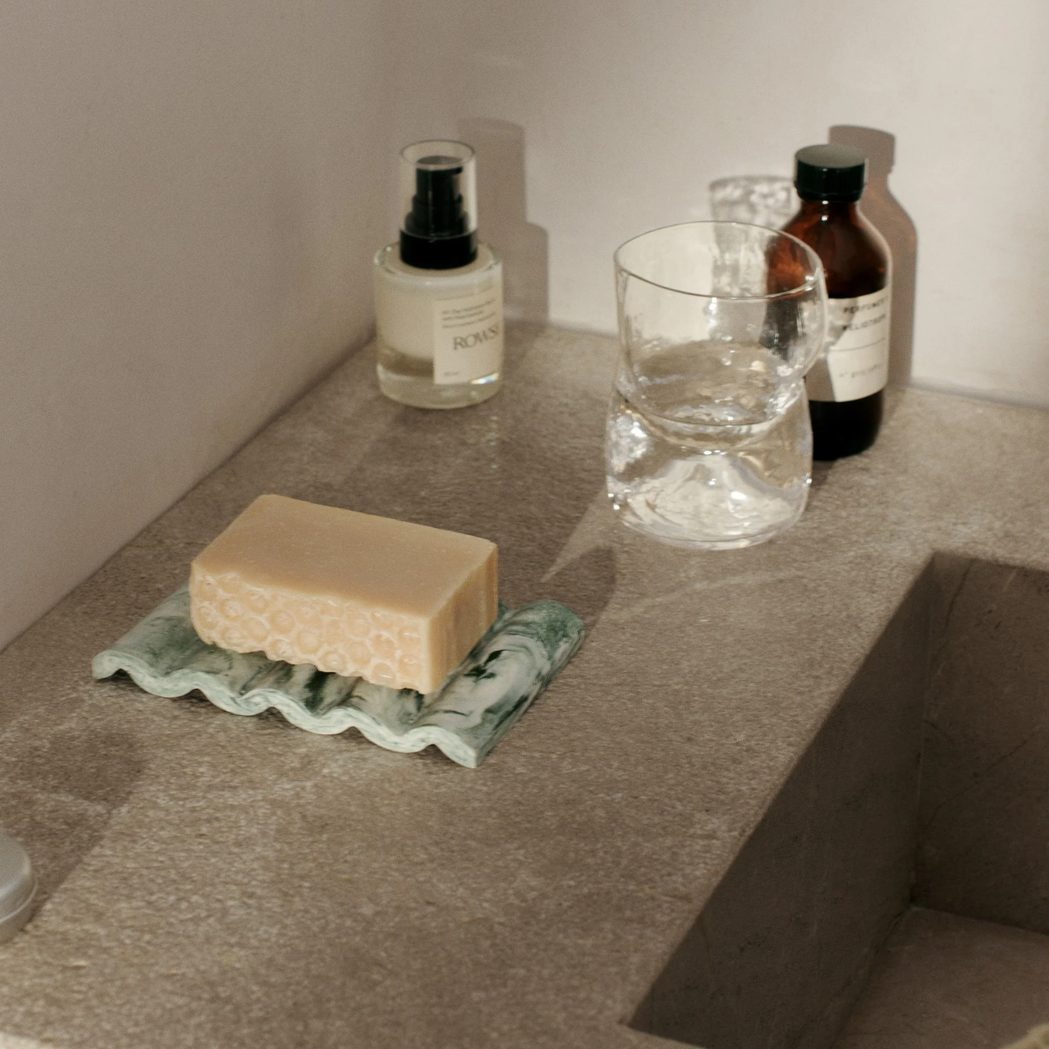 FERM LIVING Mist Soap Dish, 9x14cm, Emerald/Off-White - Image 2