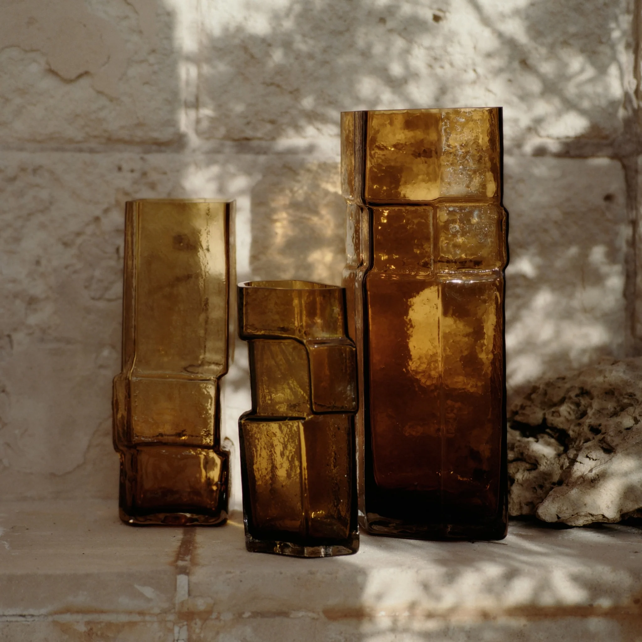 FERM LIVING Muro Vase, H30cm, Recycled Amber - Image 9