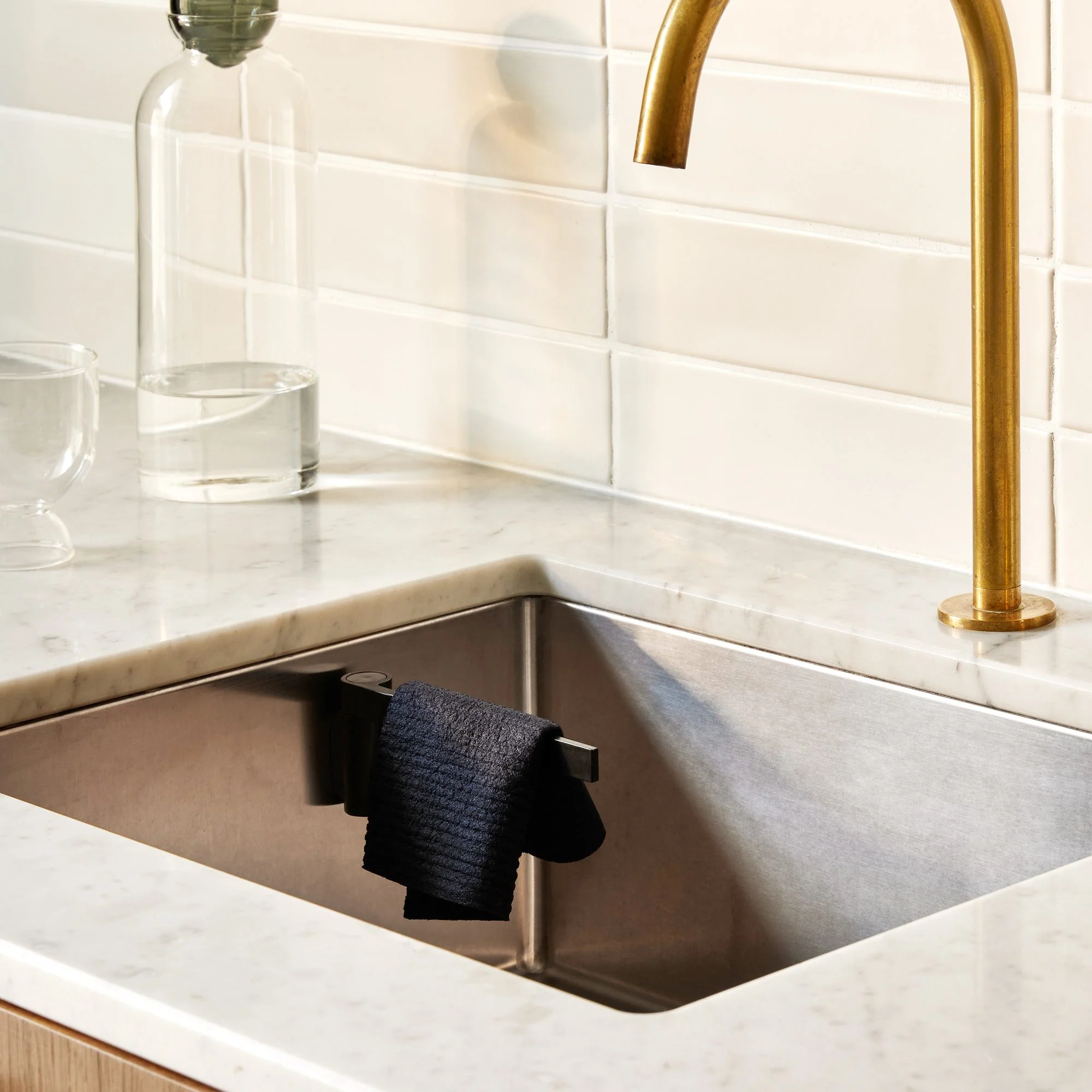 HAPPY SiNKS by MAGISSO Sink Magnetic Cloth Holder, Black - Image 2