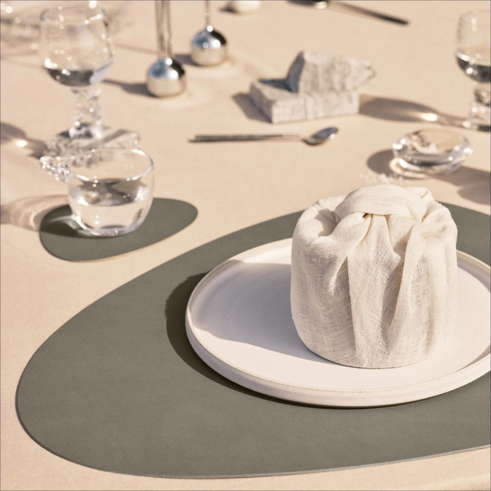 LIND DNA Nupo Curve Table Placemat L, Flint Grey - Image 2