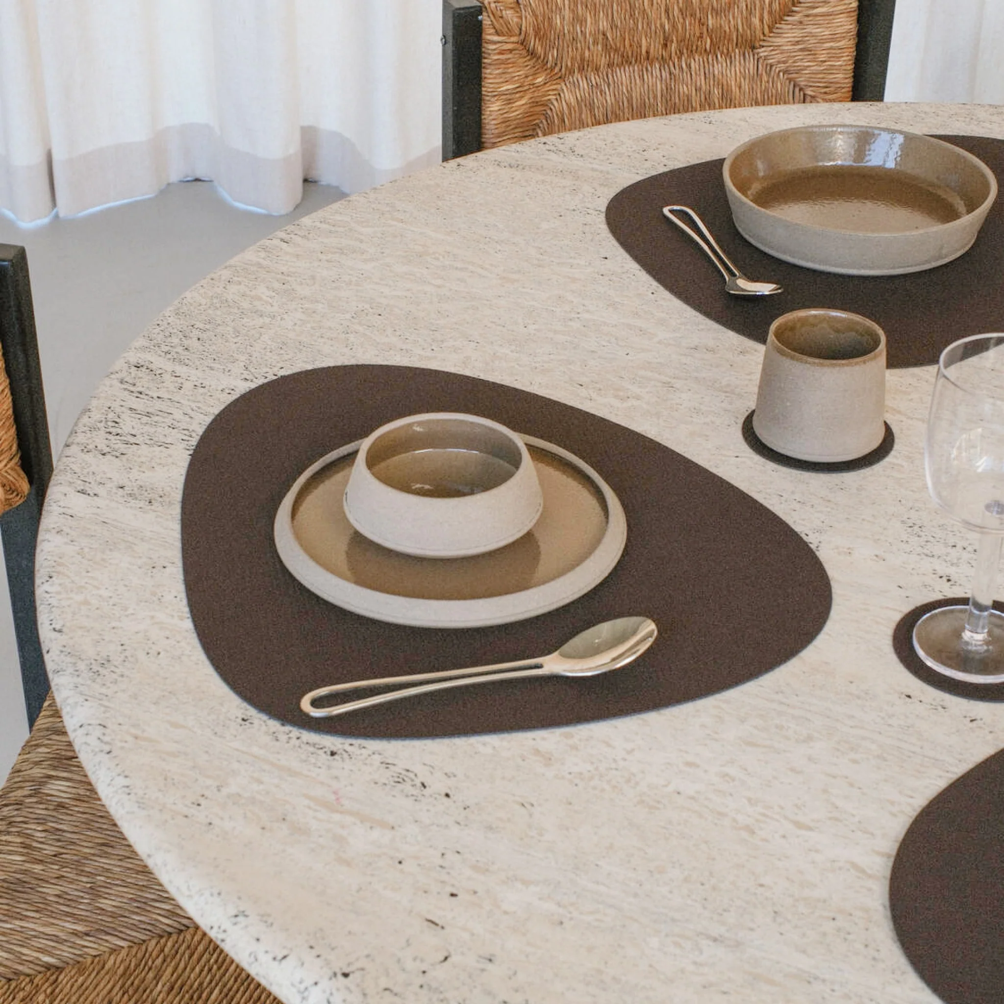 LIND DNA Nupo Curve Table Placemat L, Caviar - Image 9