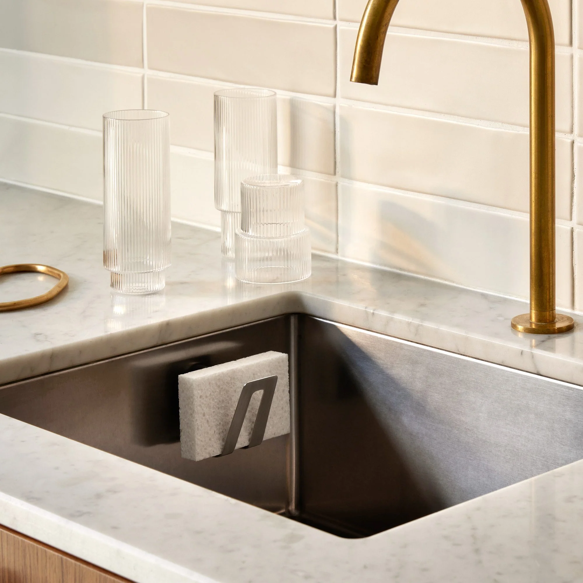HAPPY SiNKS by MAGISSO Sink Magnetic Sponge Holder, Stainless Steel - Image 2