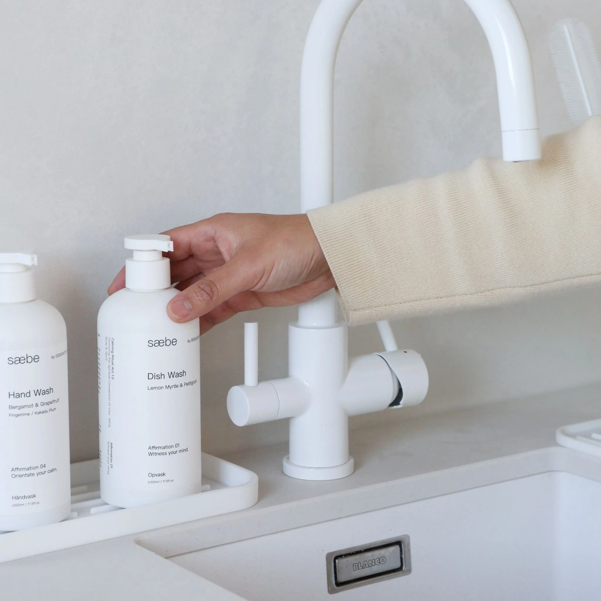DESIGNSTUFF Saebe Hand Wash, Bergamot & Grapefruit, 500 ml - Image 4