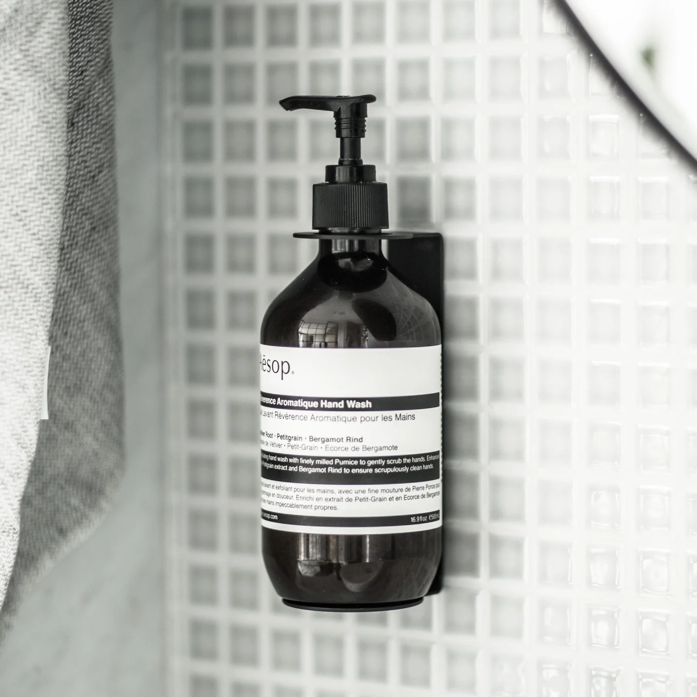 DESIGNSTUFF Single Soap Dispenser Holder, Black - Image 4