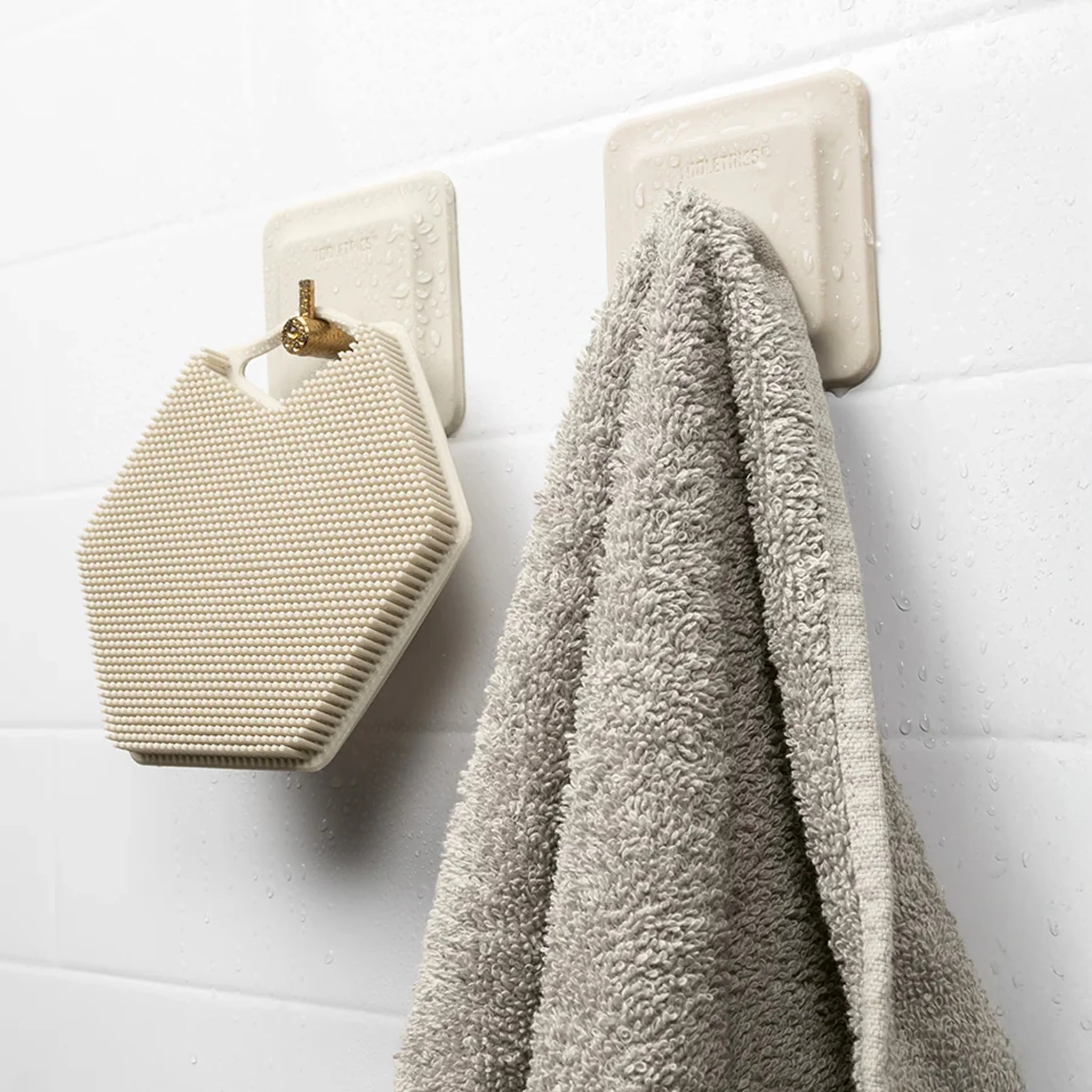 TOOLETRIES The Arnold Shower Hook, Sand (Set of 2) - Image 4