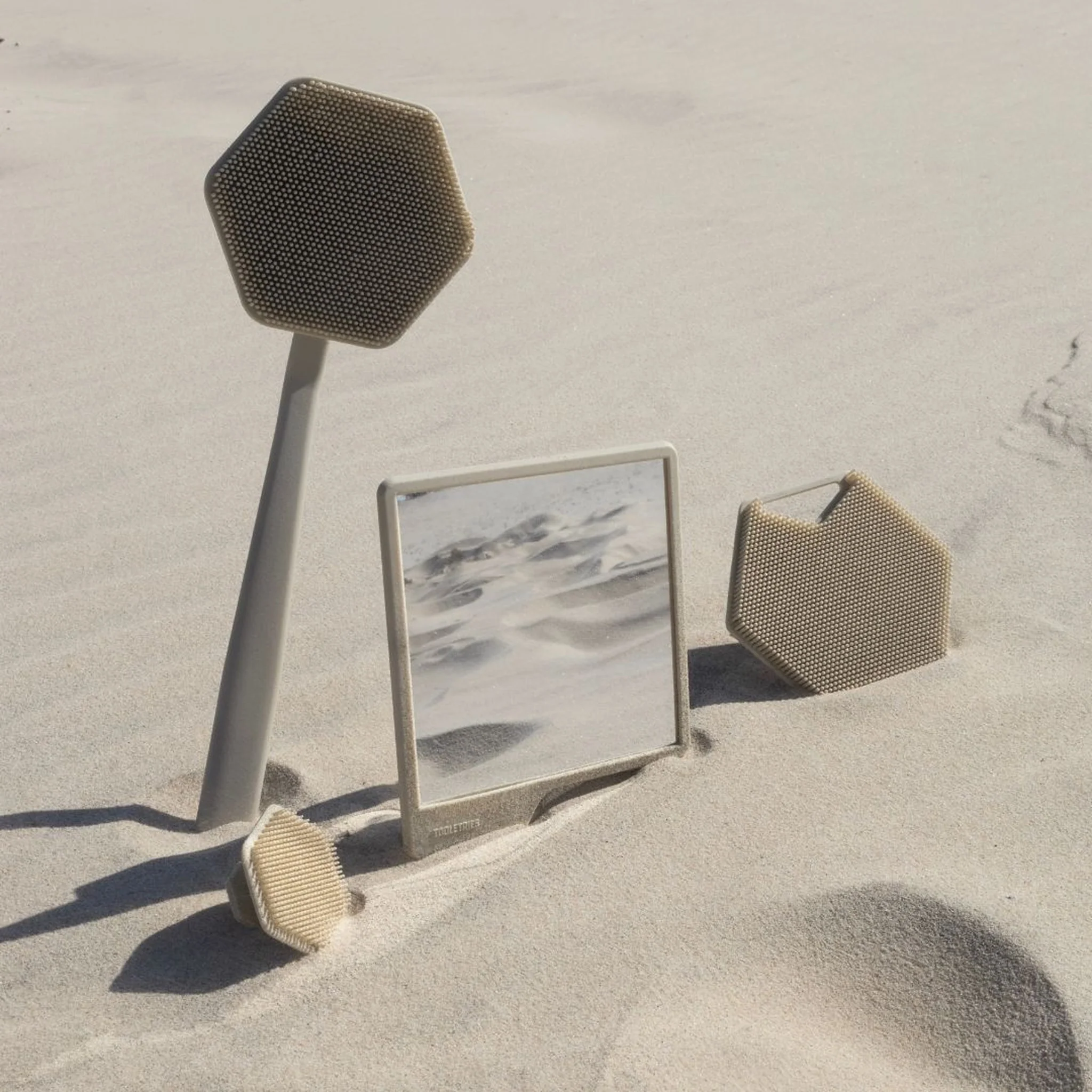 TOOLETRIES The Oliver Shower Mirror, Sand - Image 5